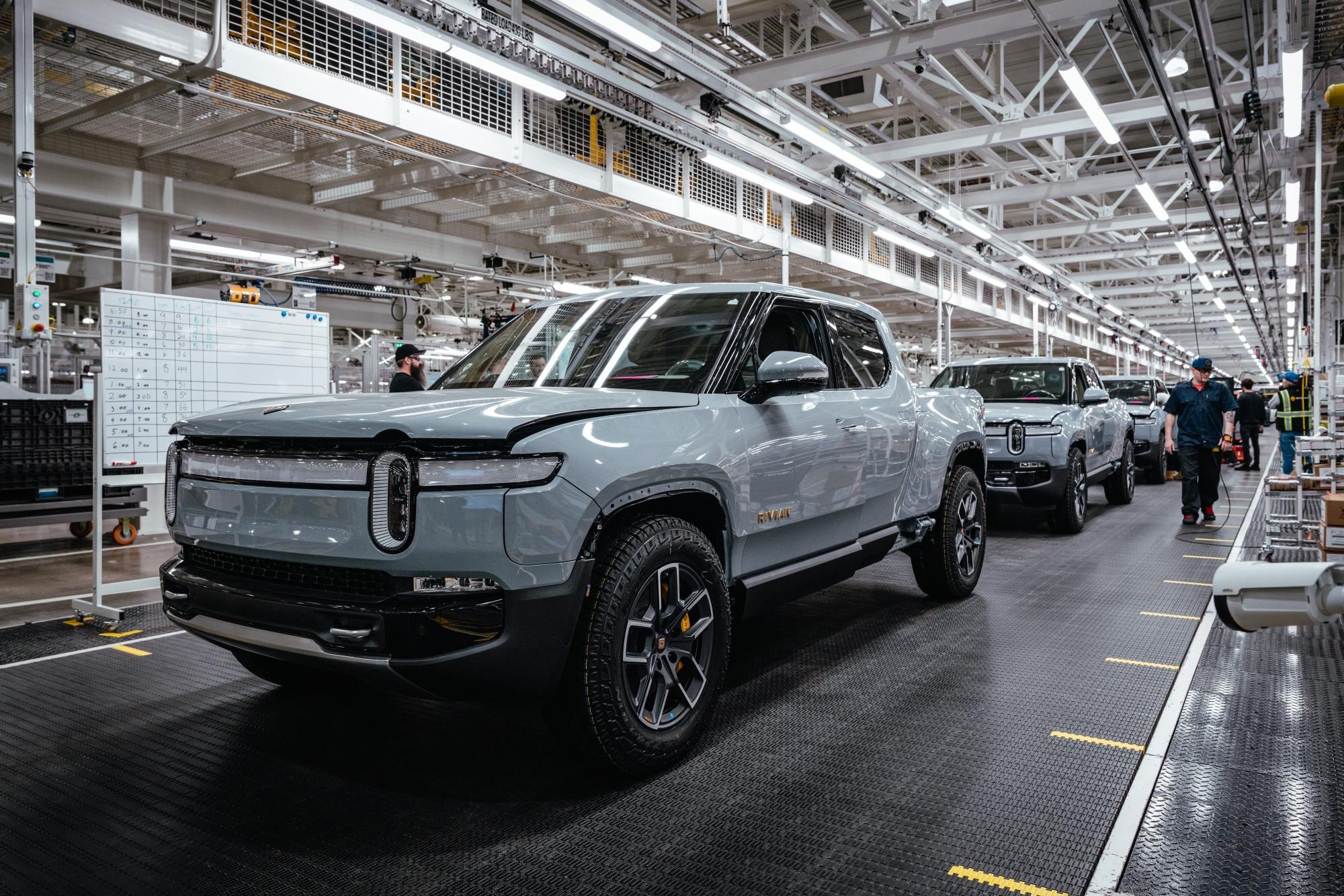 Rivian R1T R1S LIMESTONE R1T Photos 63A1AA89-CFEC-455E-837E-BF130010FE0C
