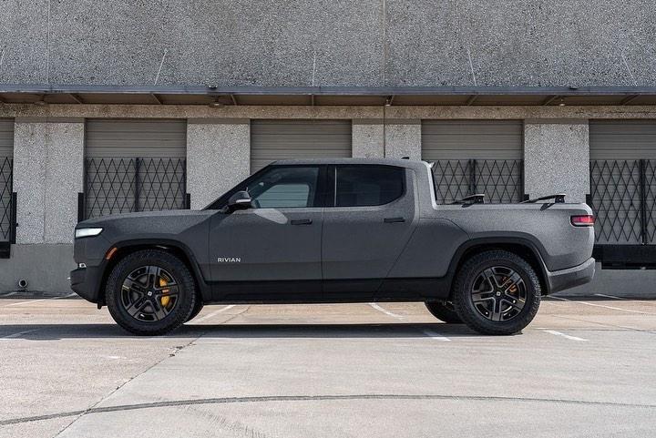 Rivian R1T R1S Raptor bedliner sprayed R1T Raptor bedliner sprayed R1T 1