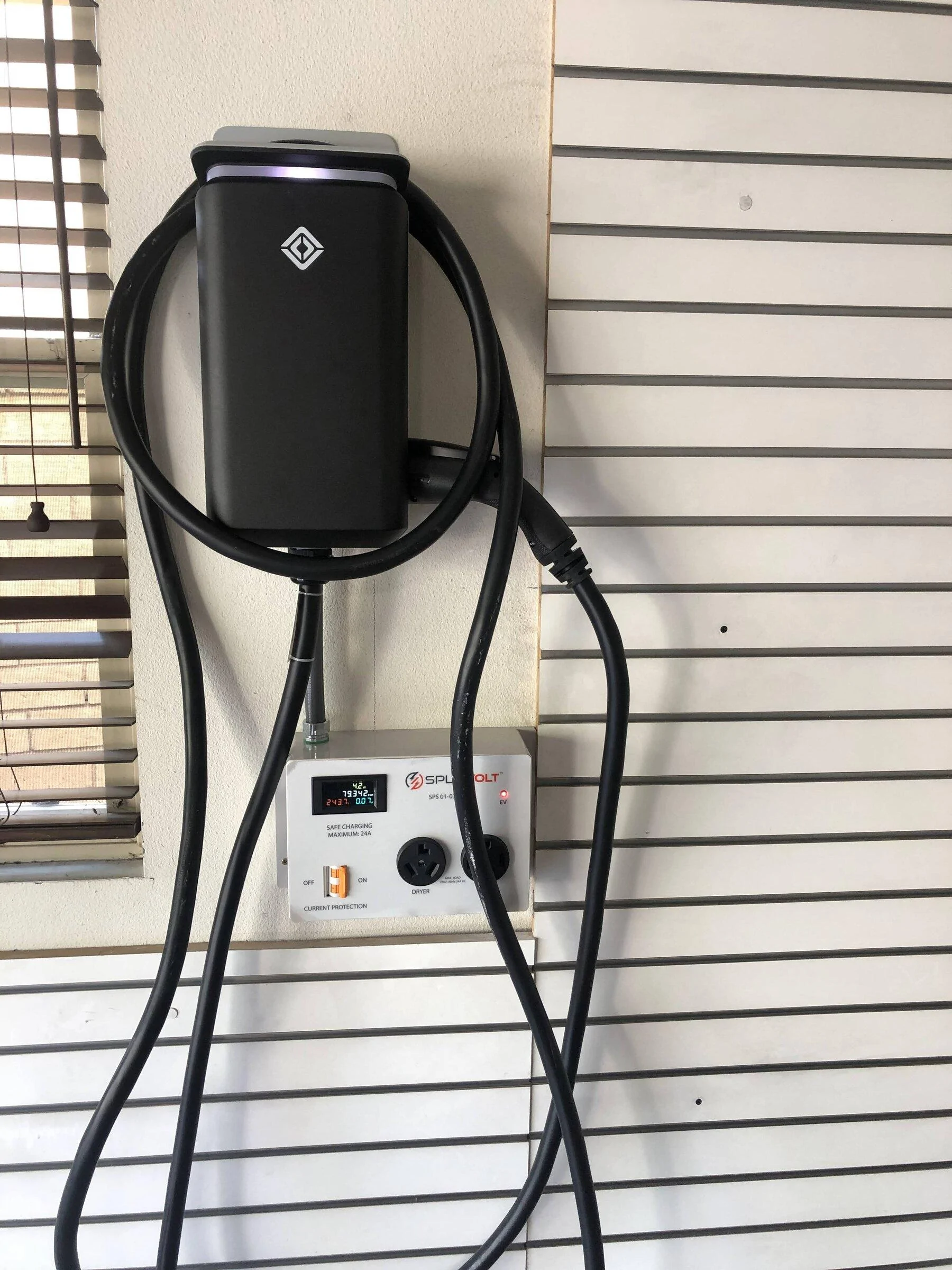 Rivian R1T R1S Wall Charger with SplitVolt IMG_6107