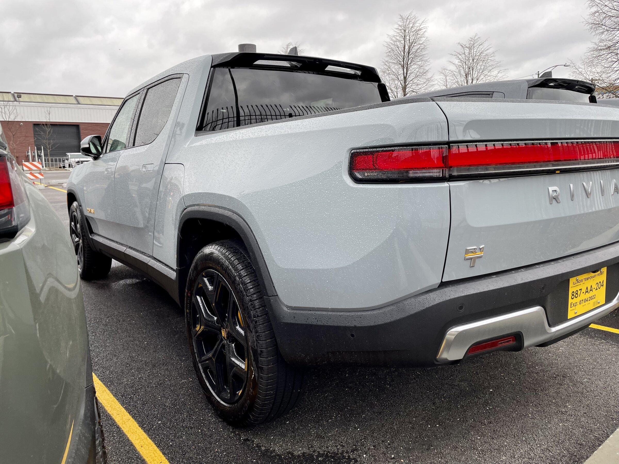Rivian R1T R1S Chicago Rivian Sales Location Under Construction F055C8EB-2C6E-4224-970C-E44C0BEC9947