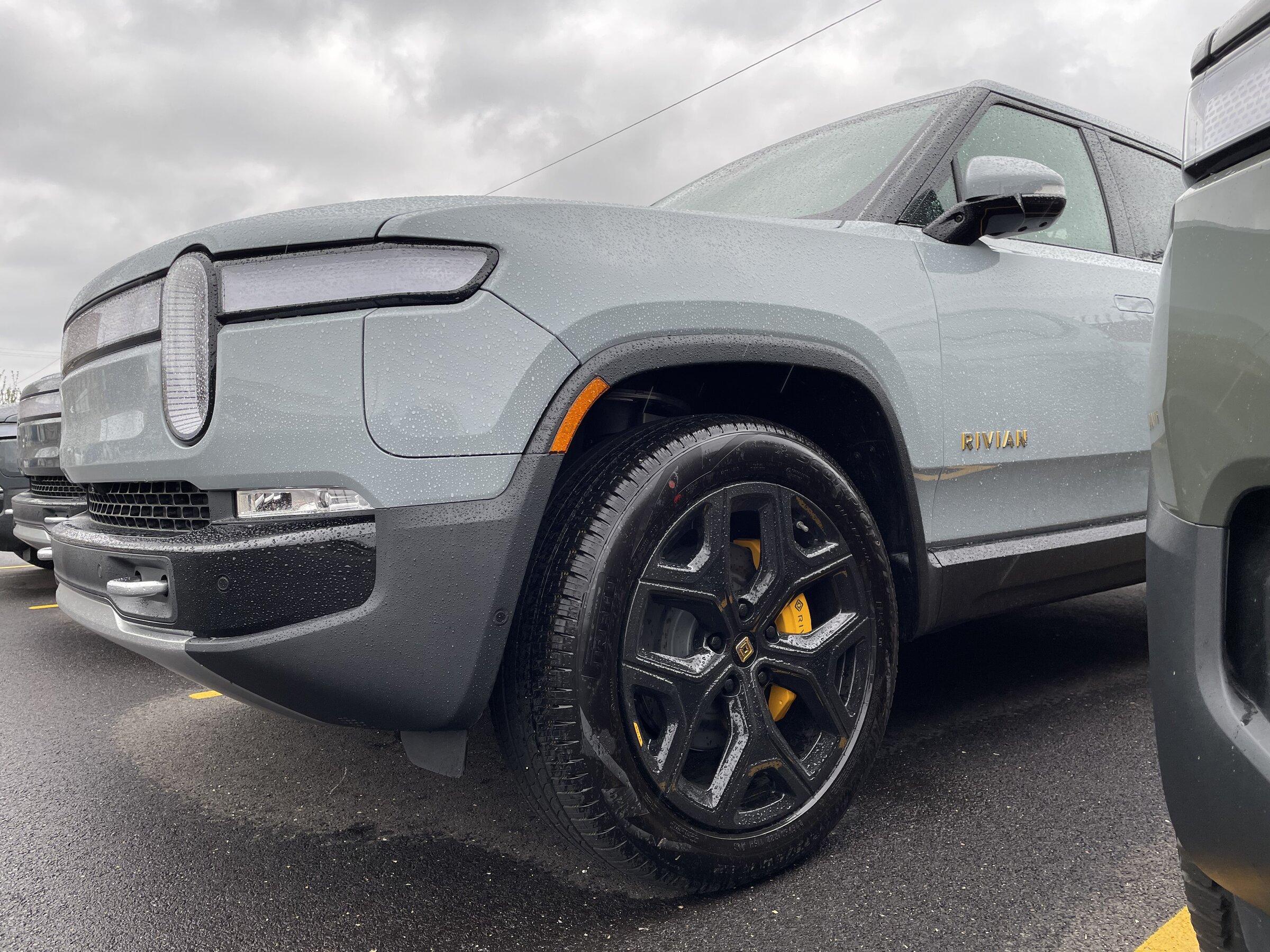 Rivian R1T R1S Chicago Rivian Sales Location Under Construction A1C757BD-9599-4B82-B2AC-2031D0223A46