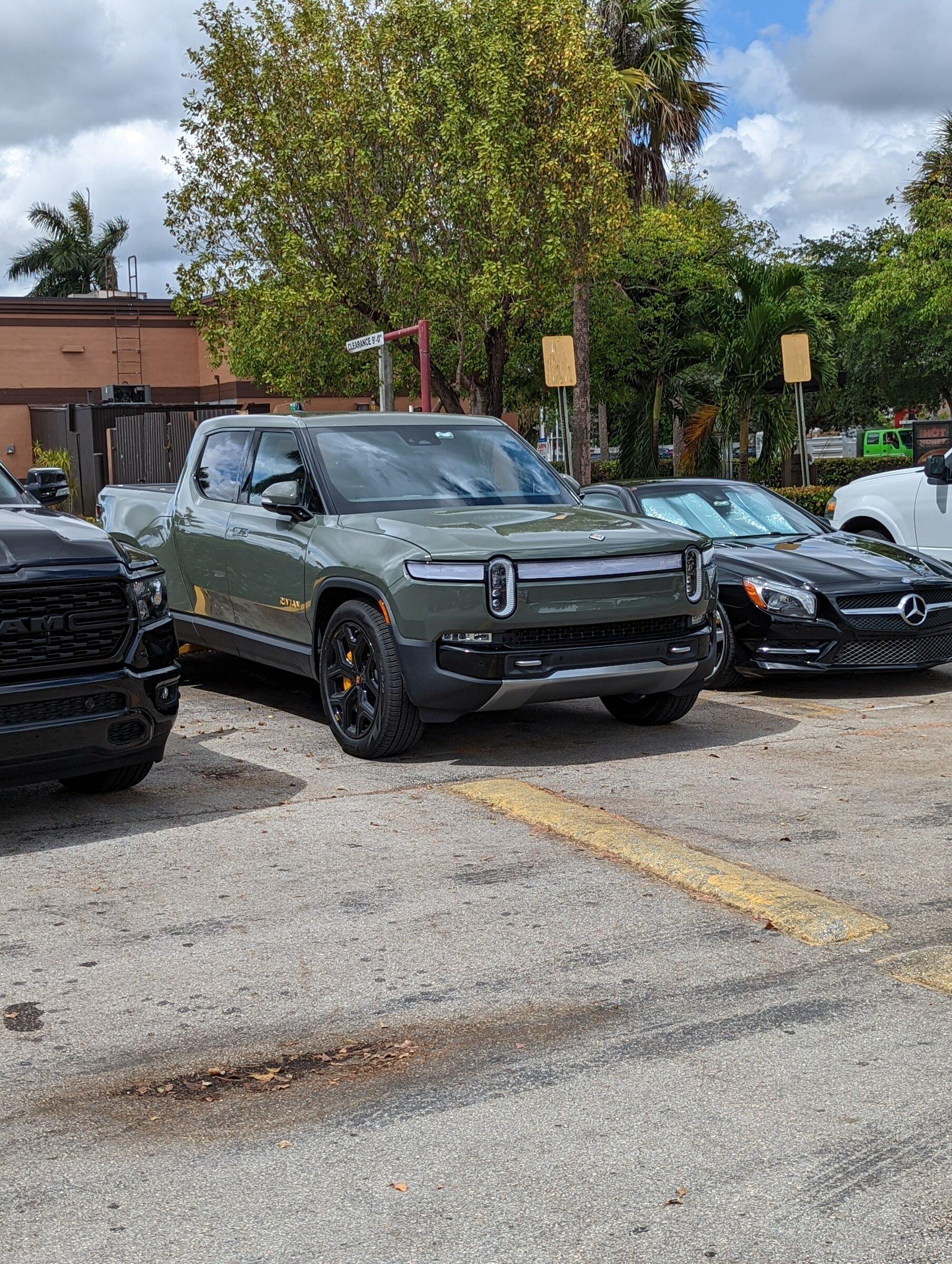 Rivian R1T R1S Florida Pre-orders PXL_20220424_193131210