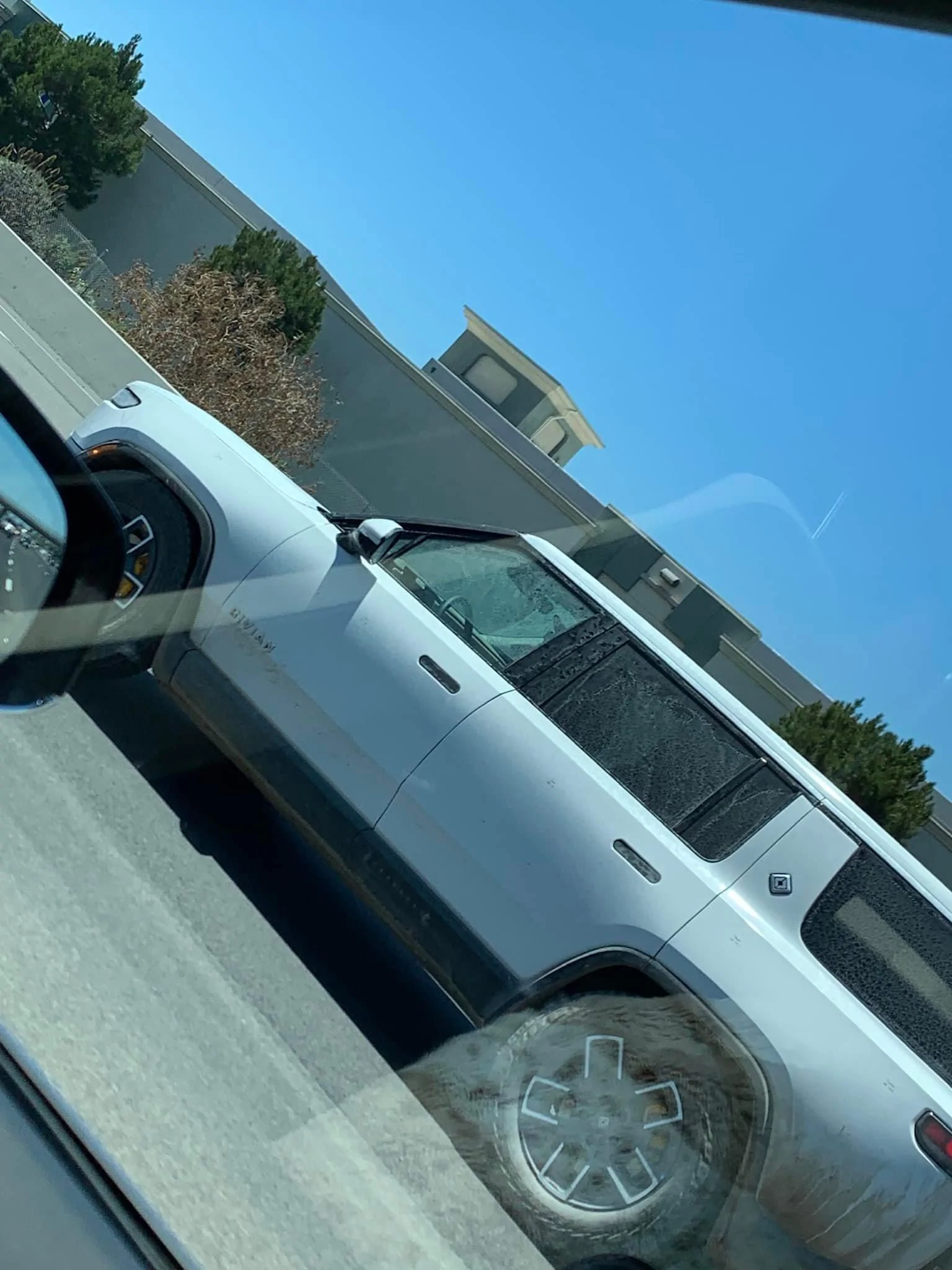 Rivian R1T R1S LA SILVER Rivian Photos 278988835_10209967989313109_4274413109091884998_n