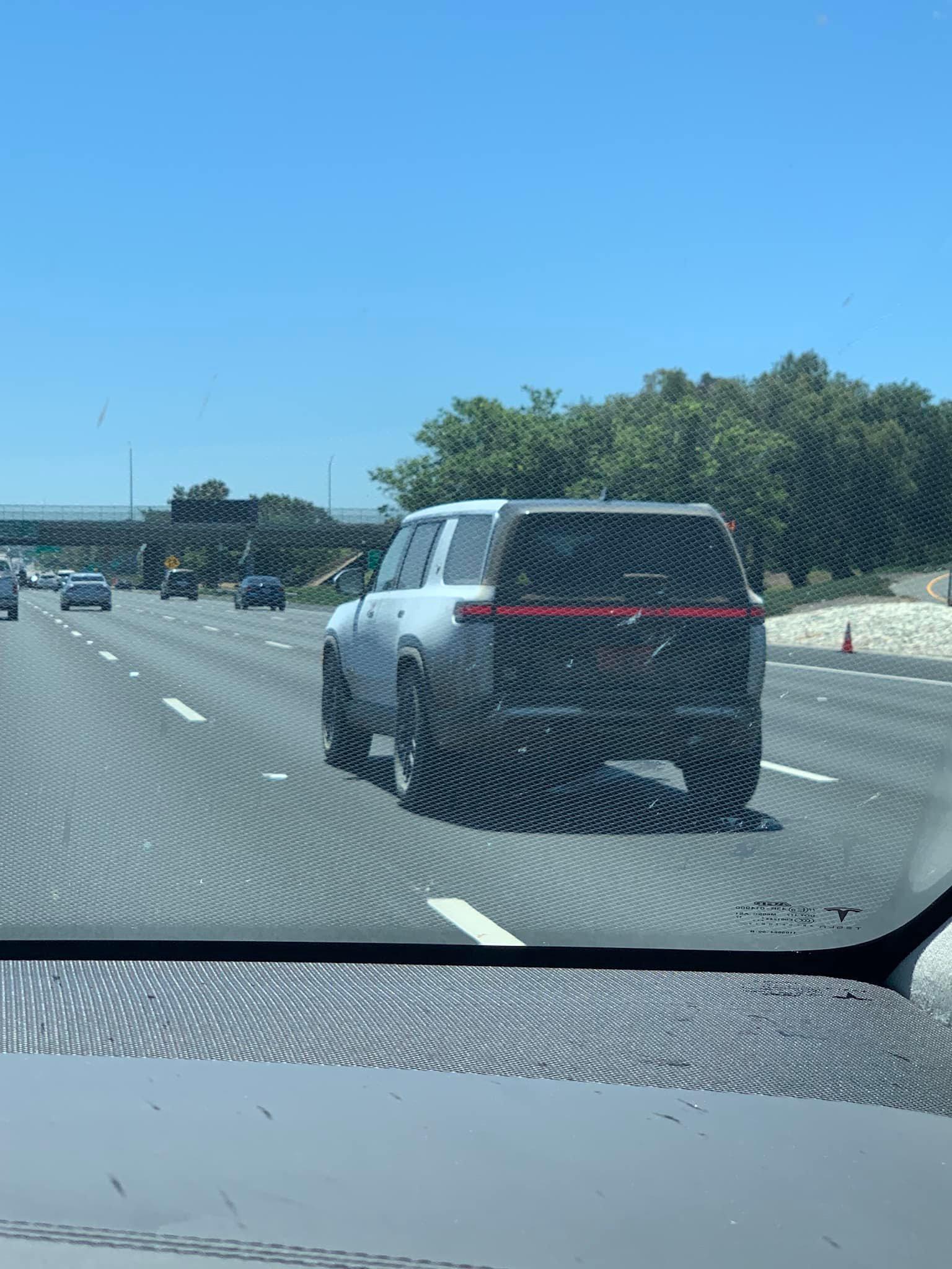 Rivian R1T R1S LA SILVER Rivian Photos 278963749_10209967989153105_1698658947318304119_n