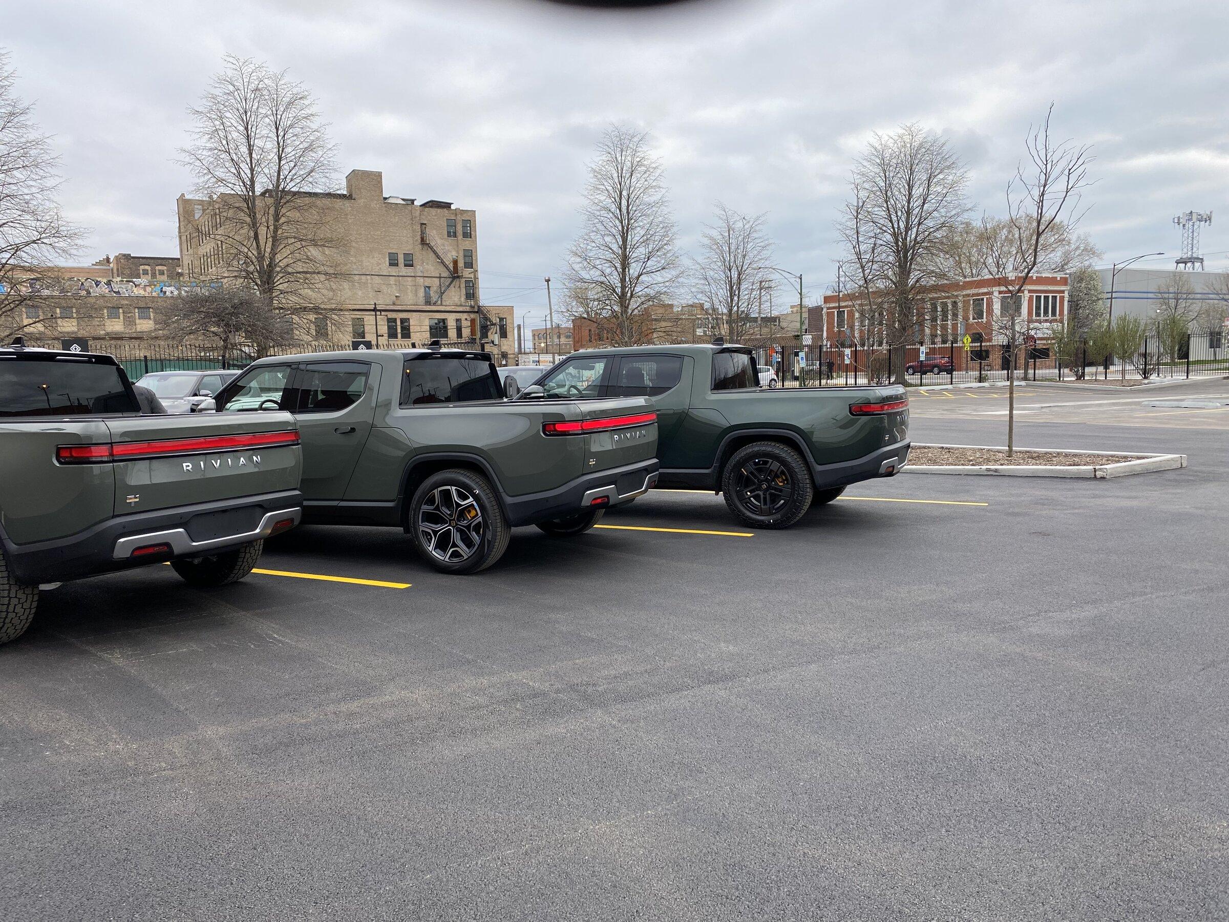 Rivian R1T R1S LIMESTONE R1T Photos 0BACC8F0-7DD7-4CAB-B564-46F838BBE9FE