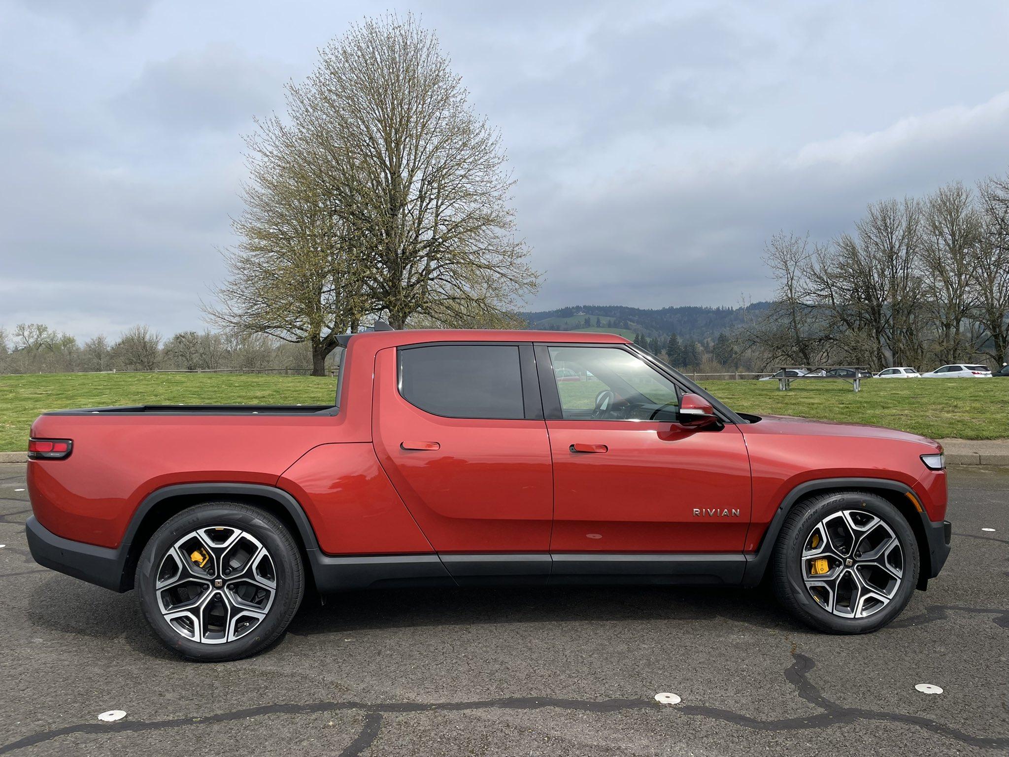 Rivian R1T R1S **HELP** Color Choice Issue pFogmQoy