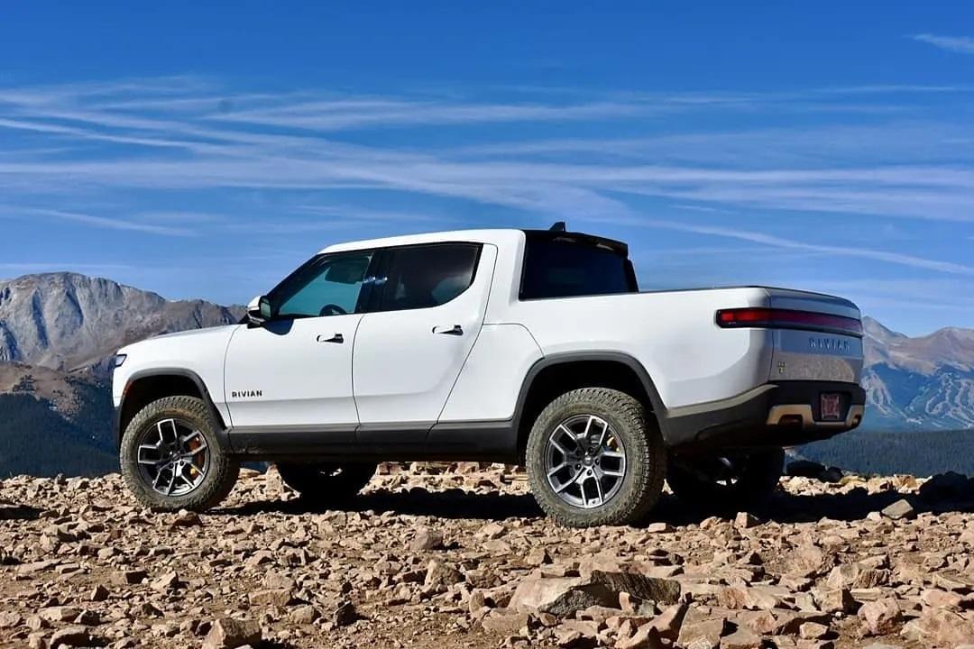 Rivian R1T R1S **HELP** Color Choice Issue F9CEB5E6-7851-443F-8D1D-EA00B06212F1
