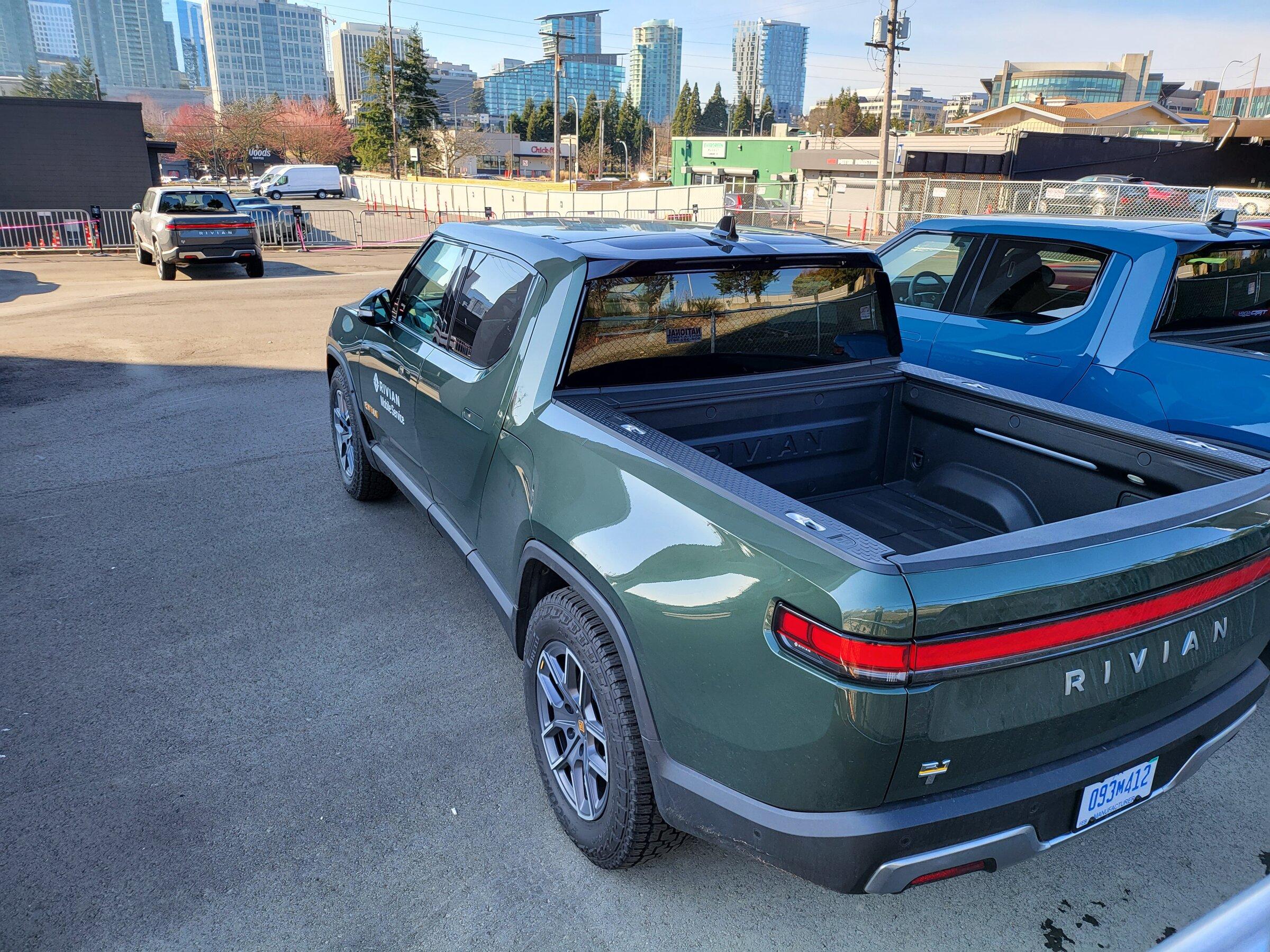 Rivian R1T R1S FOREST GREEN R1T Photos 20220306_143754