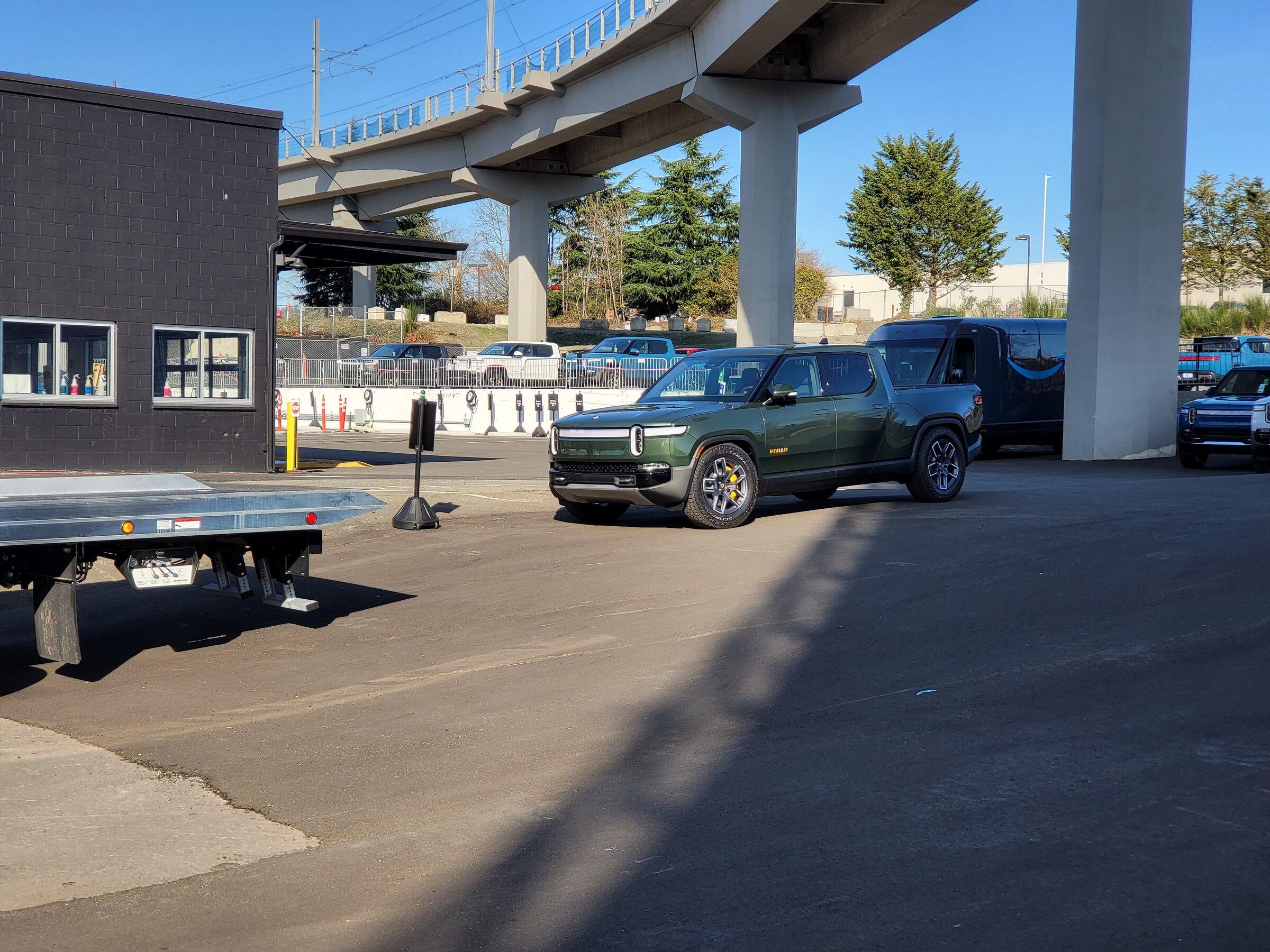 Rivian R1T R1S FOREST GREEN R1T Photos 20220306_145058