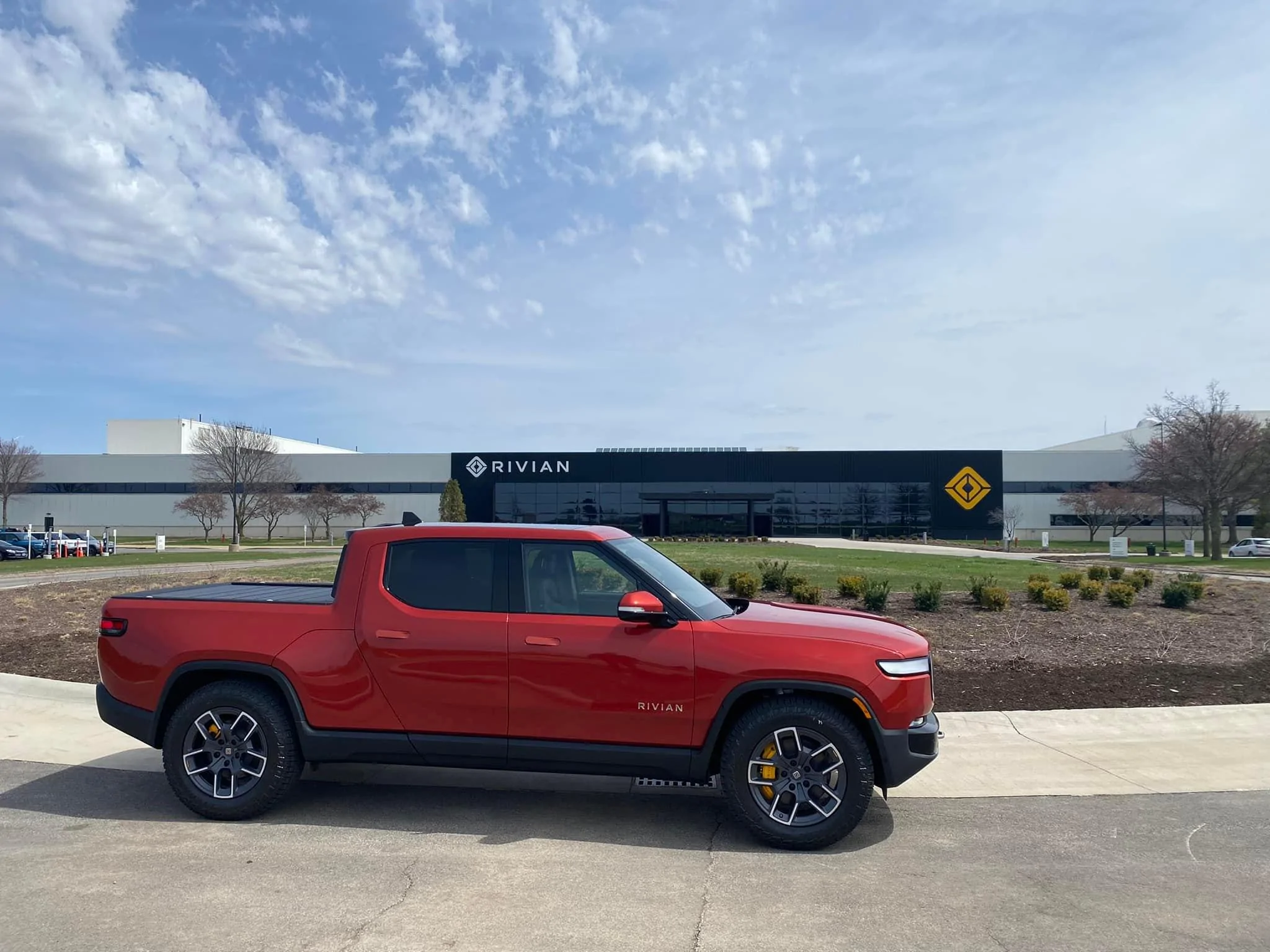Rivian R1T R1S RED CANYON Rivian Photos 278574436_10224401093328304_1638375881273589763_n