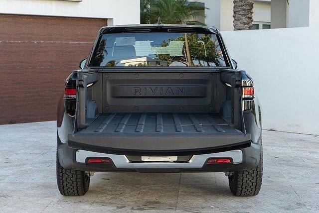 Rivian R1T R1S MIDNIGHT (Black) Rivian Photos Image 4-27-22 at 2.26 PM