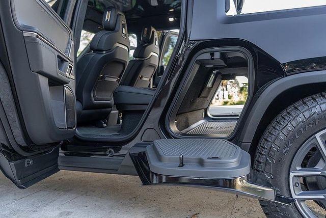 Rivian R1T R1S MIDNIGHT (Black) Rivian Photos Image 4-27-22 at 2.01 PM