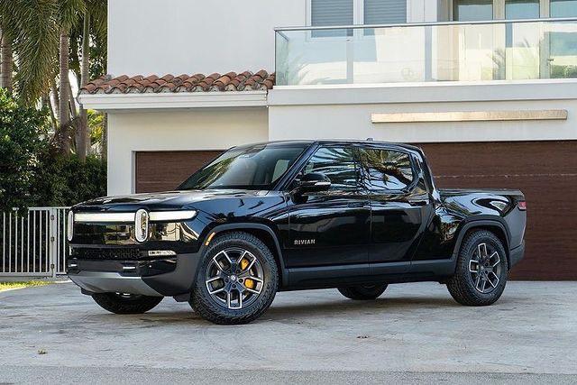 Rivian R1T R1S MIDNIGHT (Black) Rivian Photos Image 4-27-22 at 1.59 PM