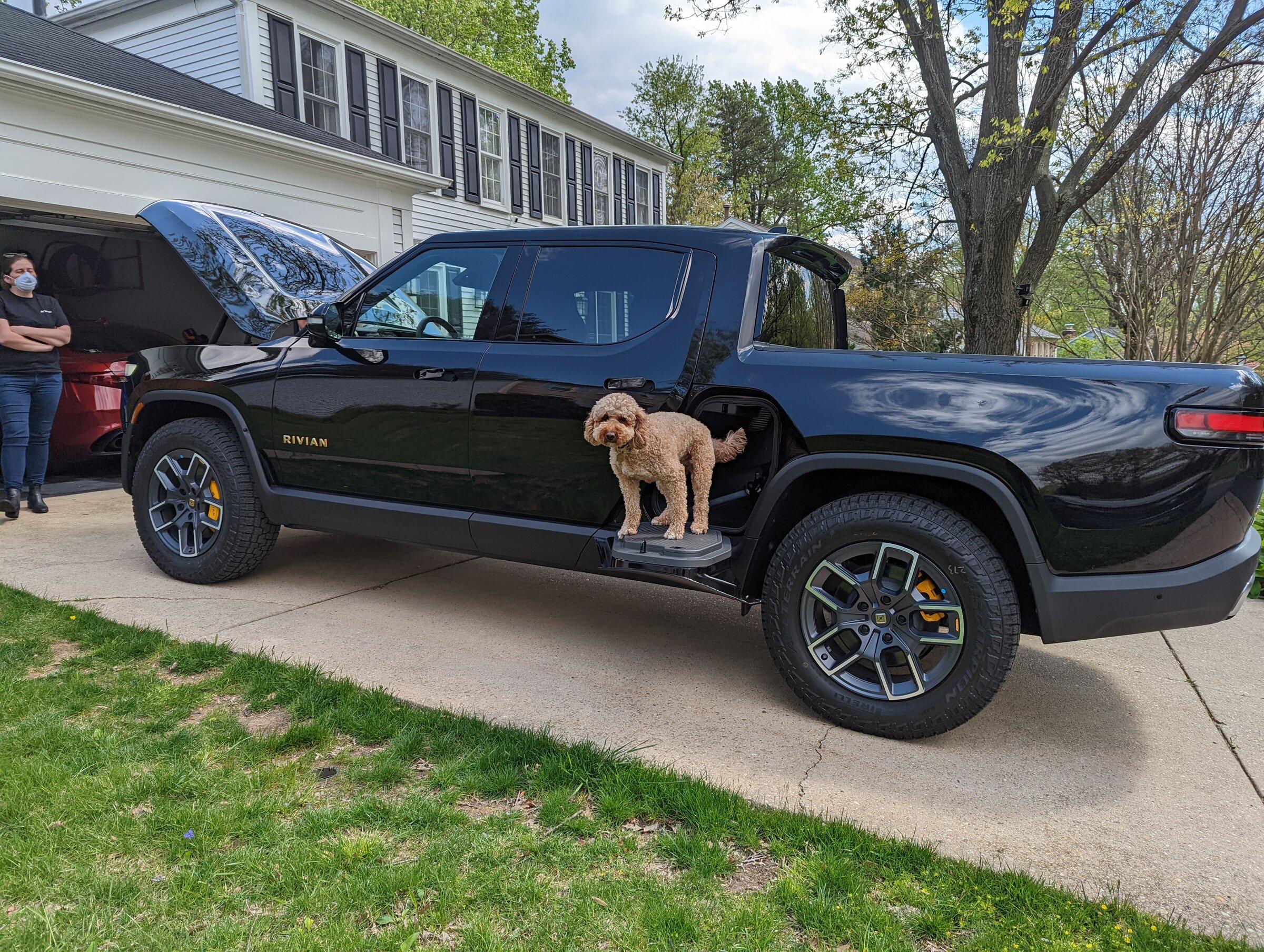 Rivian R1T R1S My R1T First Look and Impressions (Mobile Drive Added 4/27) PXL_20220427_191236005
