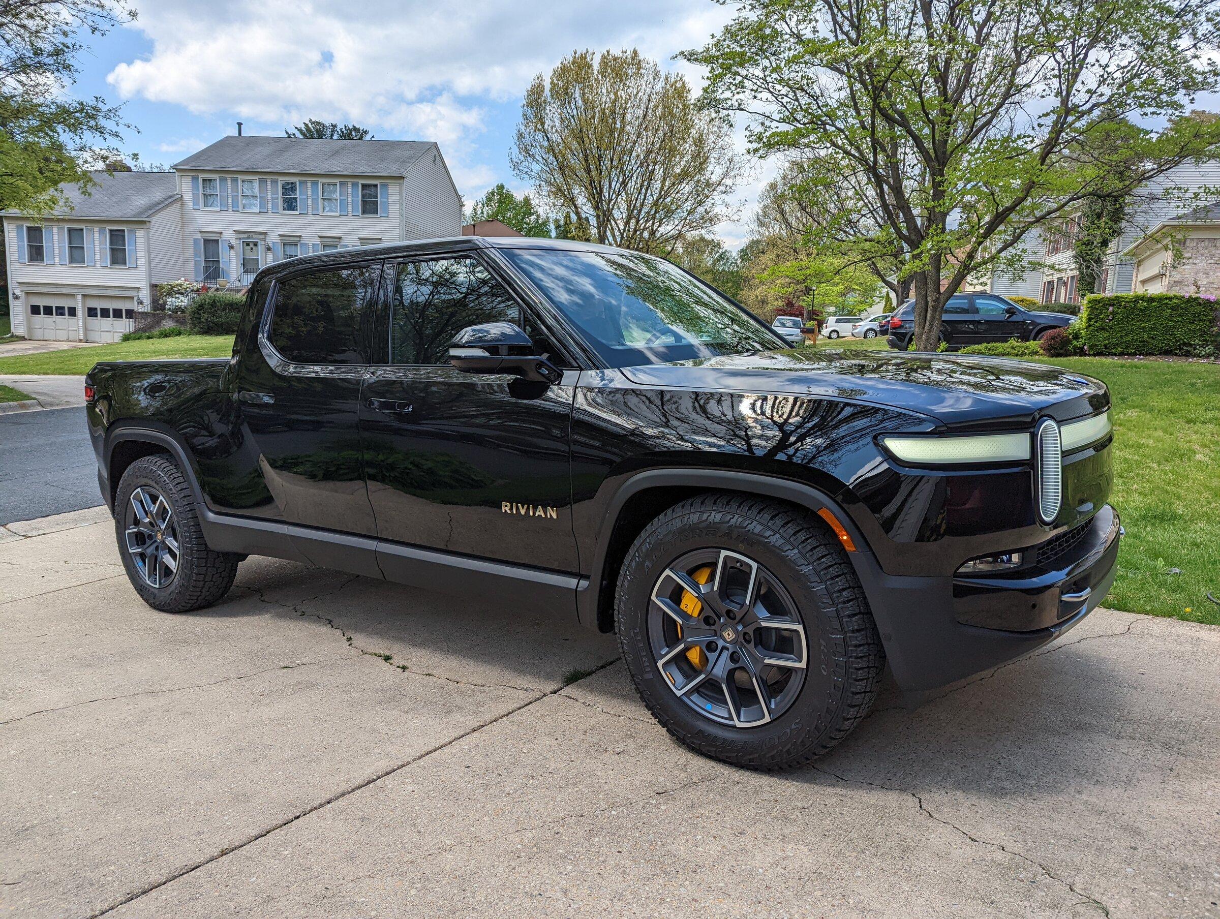 Rivian R1T R1S My R1T First Look and Impressions (Mobile Drive Added 4/27) PXL_20220427_191519569