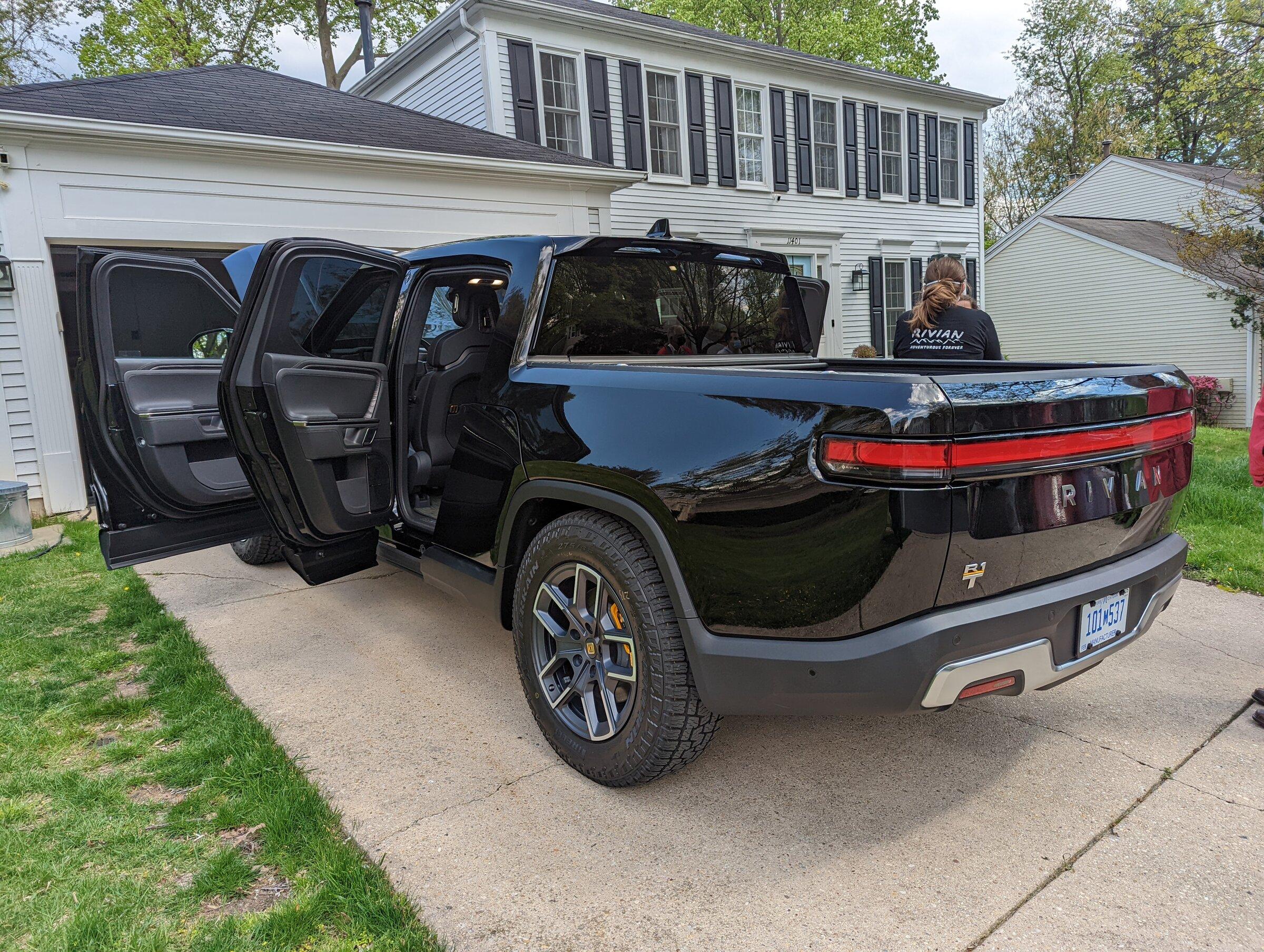 Rivian R1T R1S My R1T First Look and Impressions (Mobile Drive Added 4/27) PXL_20220427_192132977