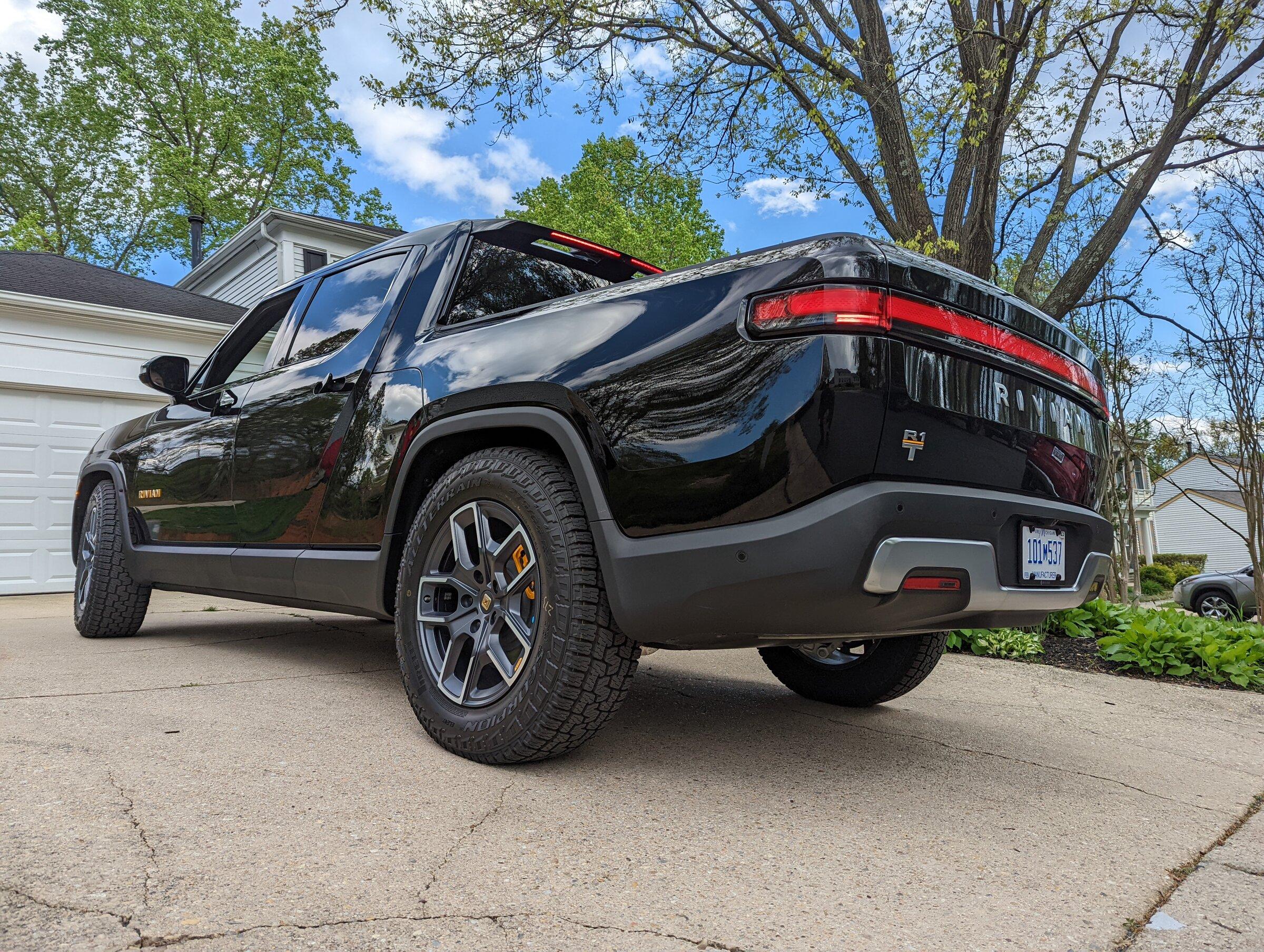 Rivian R1T R1S My R1T First Look and Impressions (Mobile Drive Added 4/27) PXL_20220427_200647637