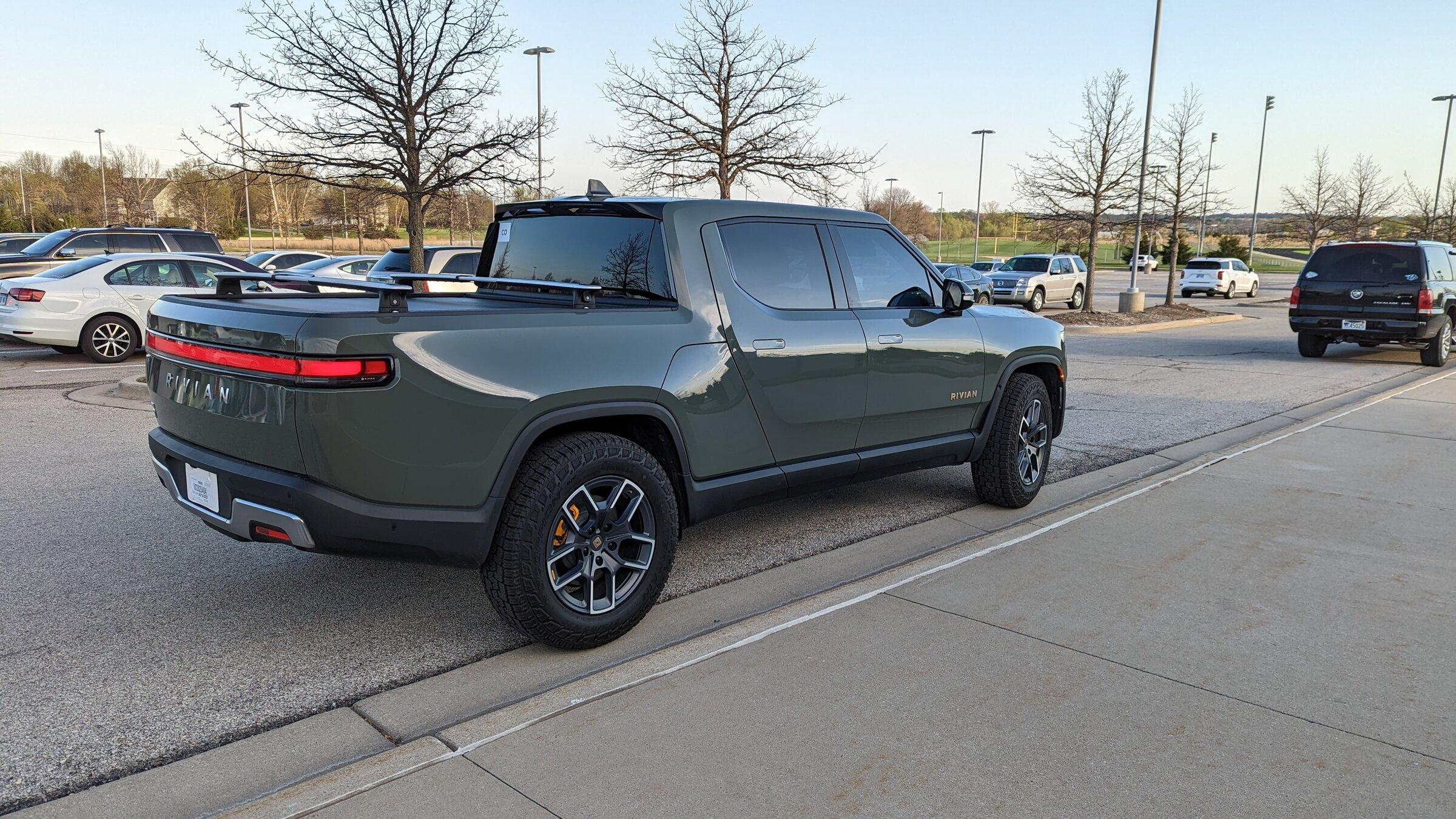 Rivian R1T R1S Kansas City Service Center Update PXL_20220425_235431440