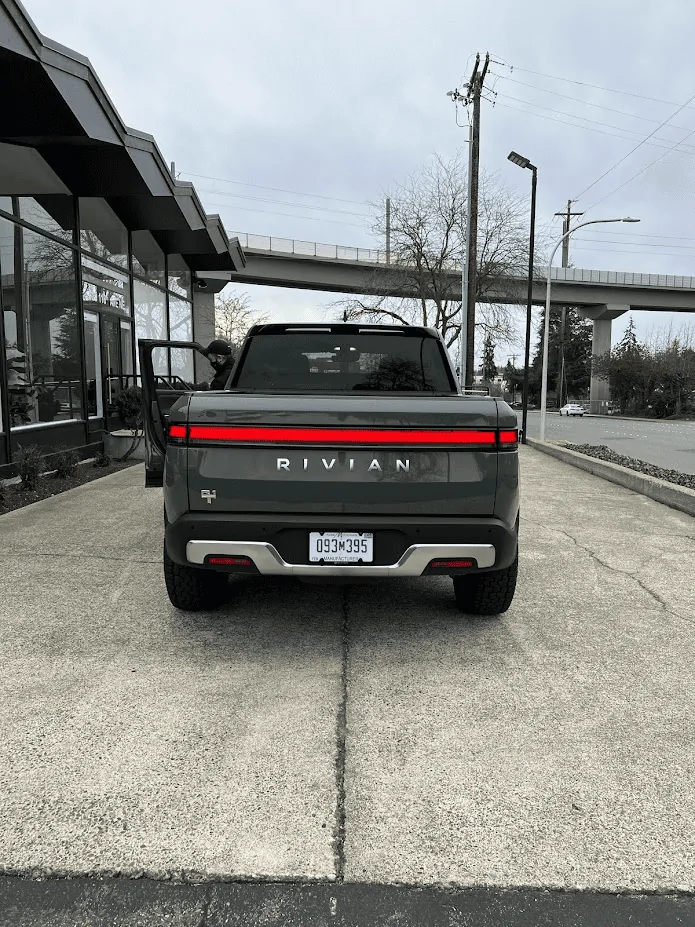 Rivian R1T R1S FOREST GREEN R1T Photos 1651167851657