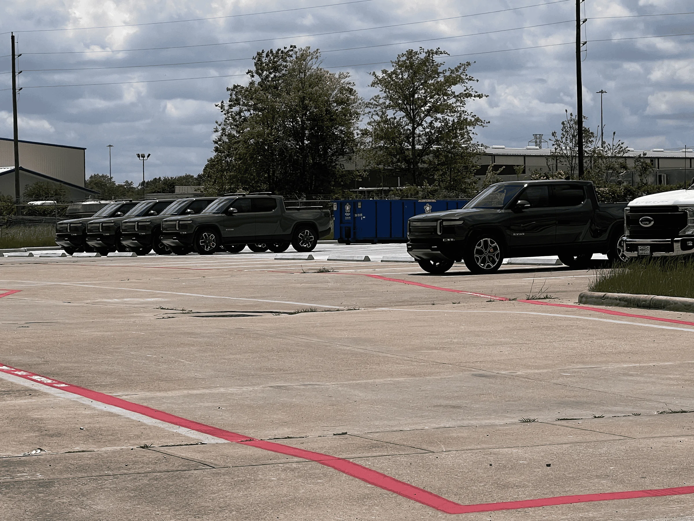 Rivian R1T R1S Houston, TX area charging stations and deliveries tempImageRDS7JG