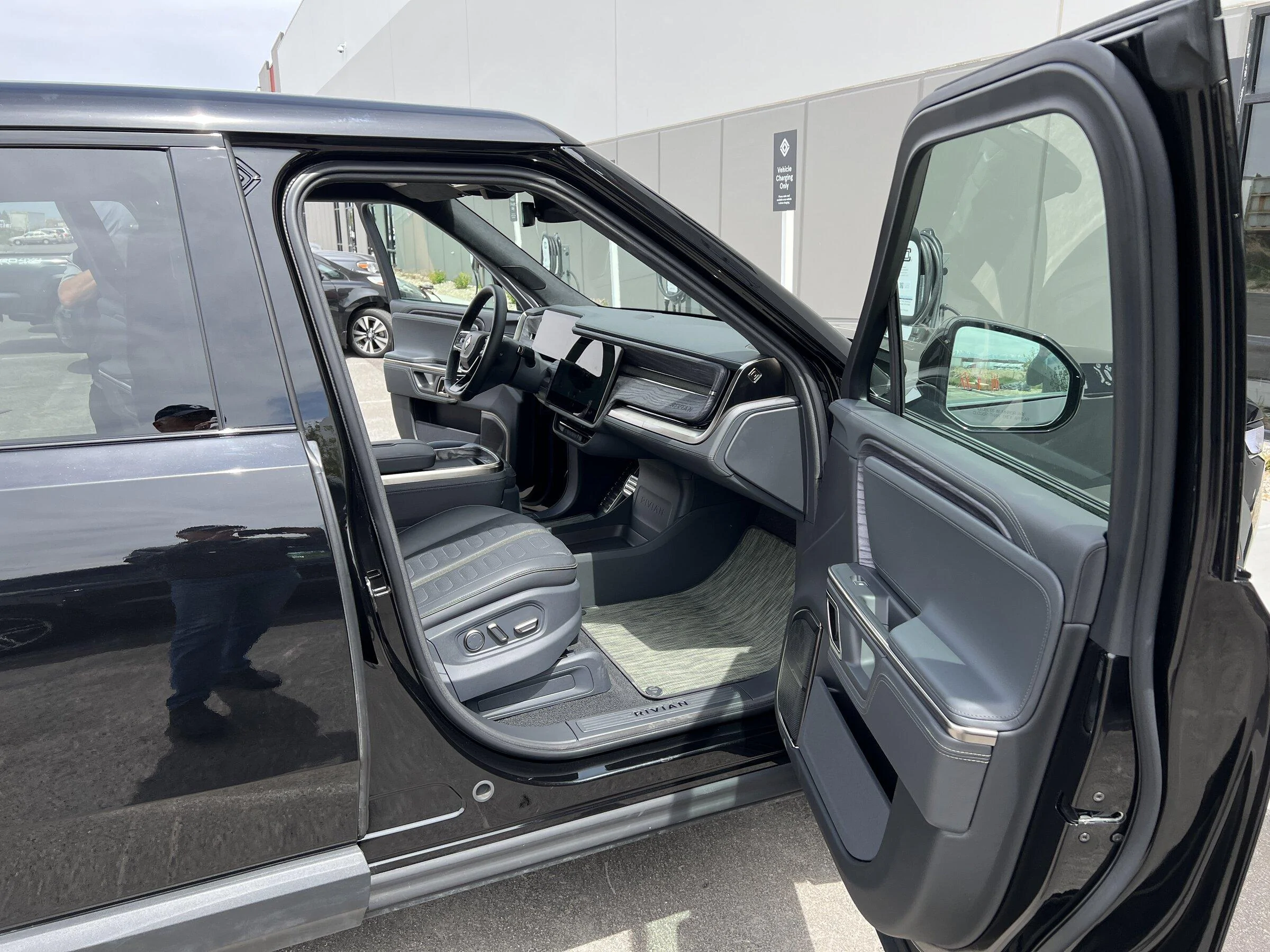Rivian R1T R1S Rivian Service Centers / Retail Locations List / Other Facilities (Pics & Updates) 50CEDB6E-1BF1-4BBC-8916-0ABD0F7F41B2