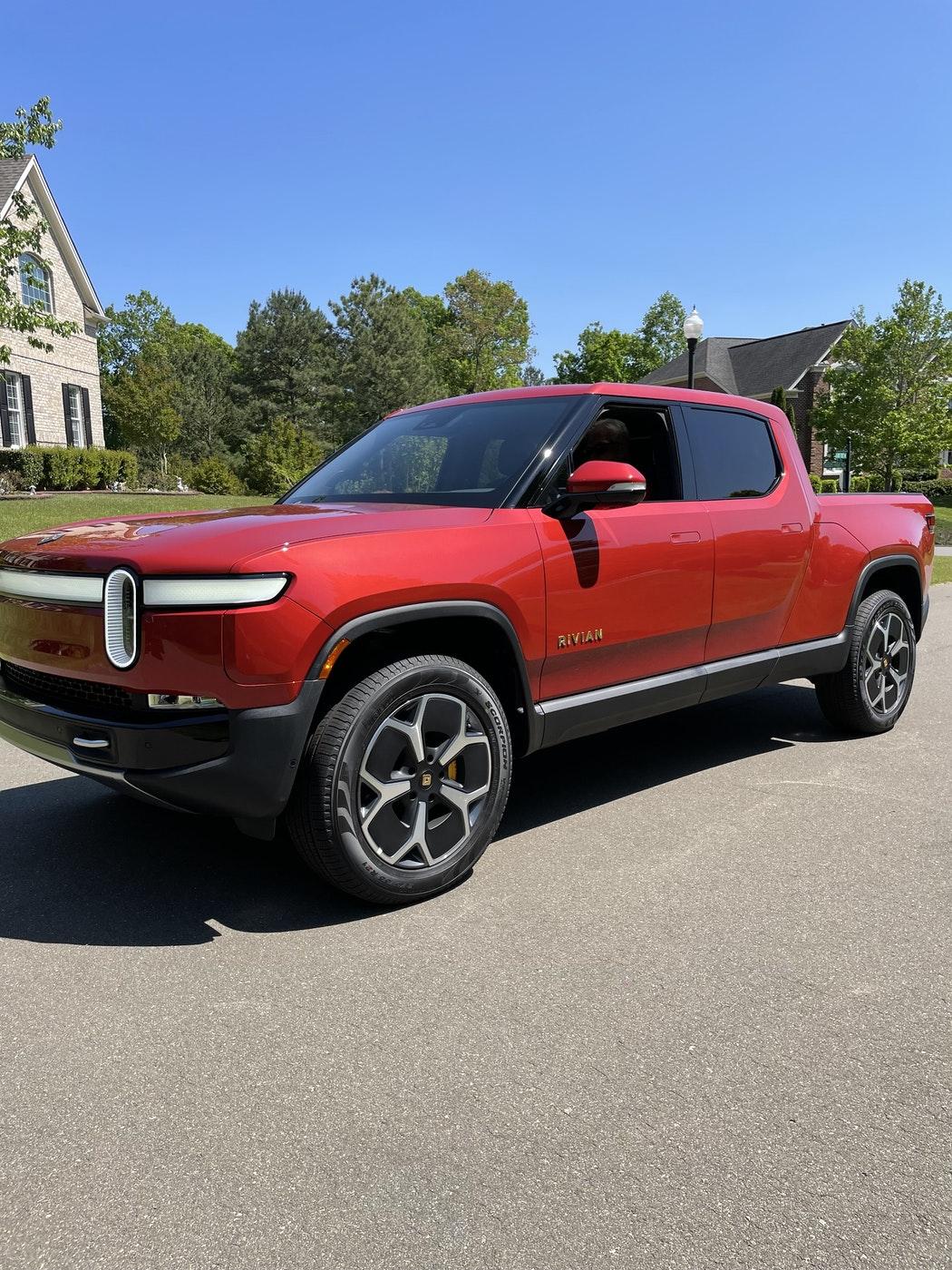 Rivian R1T R1S RED CANYON Rivian Photos canyonred3quarter