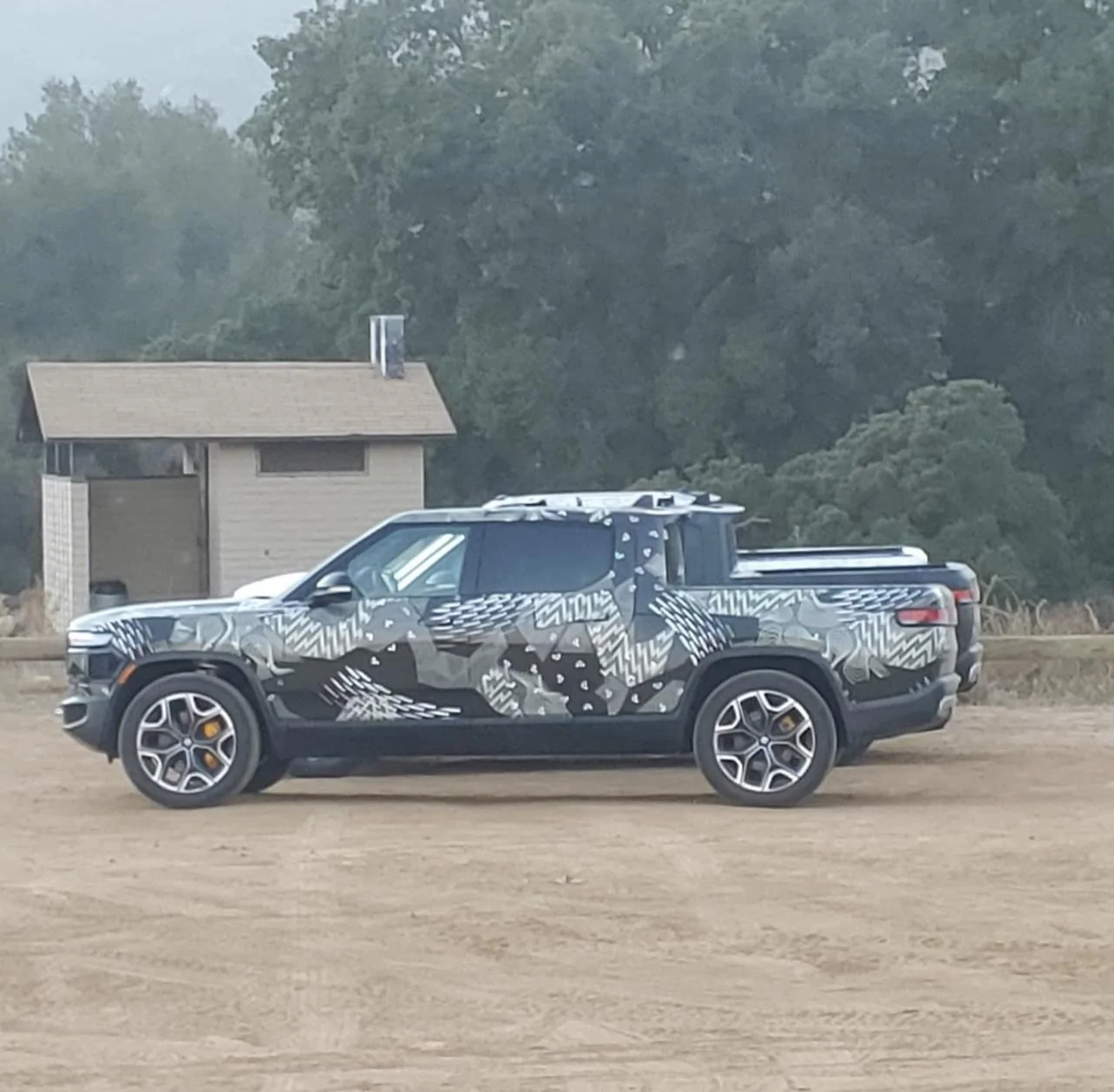 Rivian R1T R1S Real Rivian Photos & Videos 838B1107-6E22-4F23-93EE-8F044065909A