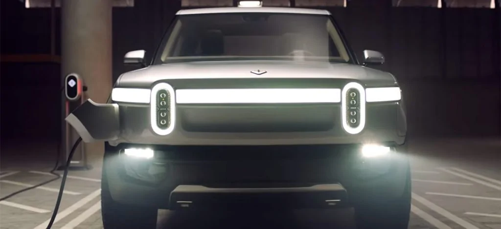 Rivian R1T R1S Fog Lights an-r1t-electric-truck-front-view-charging-1024x469