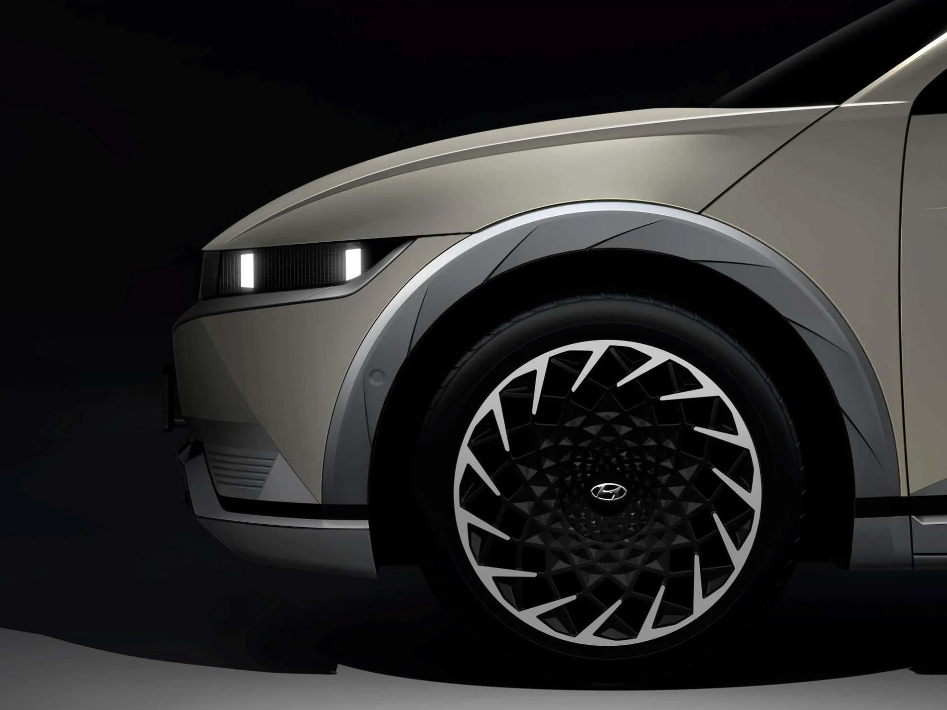 Rivian R1T R1S A New Player Has Entered the Game: Ioniq 5 Crossover F1610507436331-photo_3_ioniq_5_teaser_image_sidea