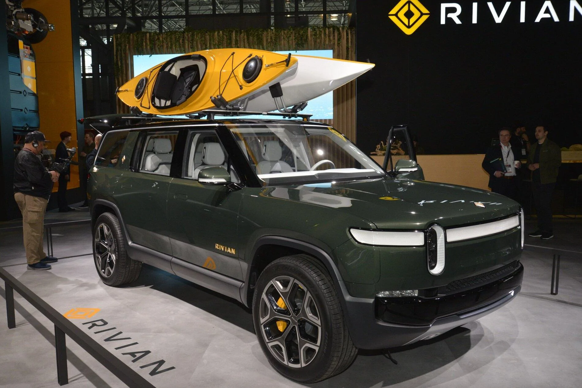 Rivian R1T R1S R1T validation prototype model spotted 5e8e0fa8-rivian-3