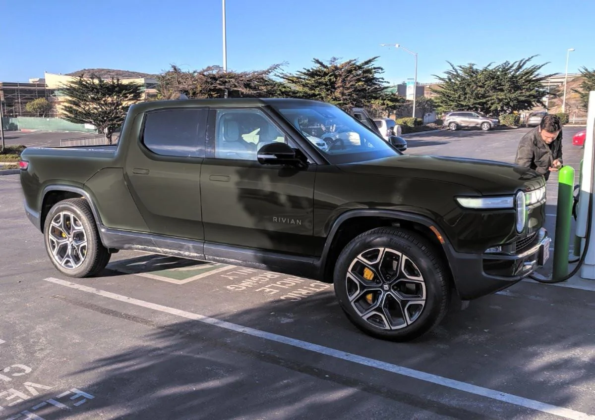Rivian R1T R1S R1T validation prototype model spotted Rivian R1T Validation Testing Prototype LG edit