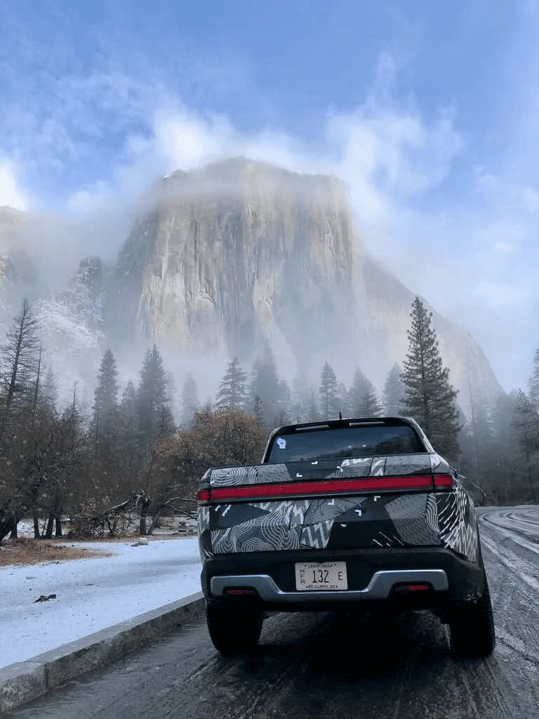 Rivian R1T R1S R1T validation prototype model spotted 1610939421350
