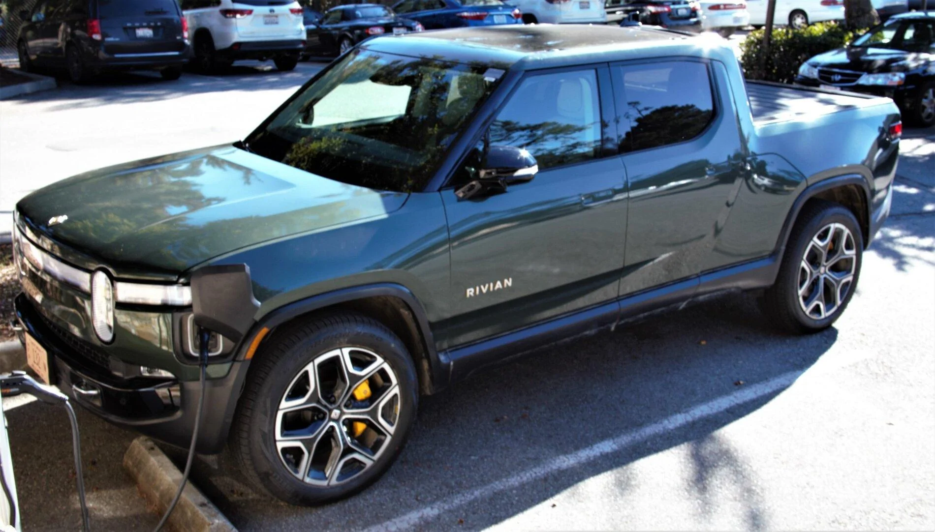 Rivian R1T R1S Real Rivian Photos & Videos 410EA84F-84CA-4054-8674-3D3244CBA792