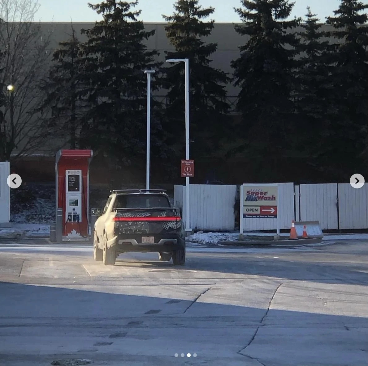 Rivian R1T R1S Real Rivian Photos & Videos 0B1C4031-BE7D-4D50-910F-A31C8E96352A