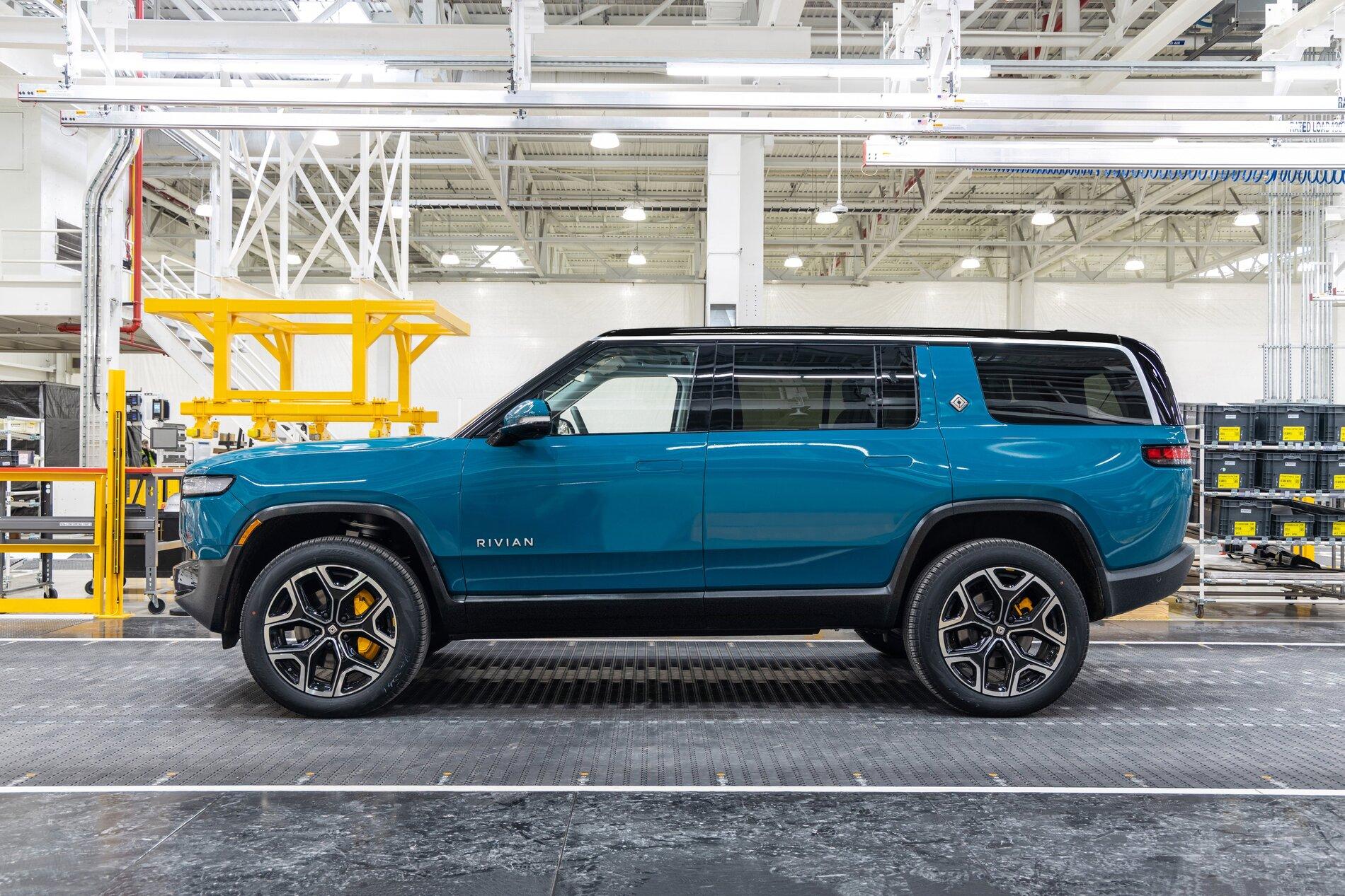 Rivian R1T R1S Completed R1S in Rivian Blue R1S Rivian Blu
