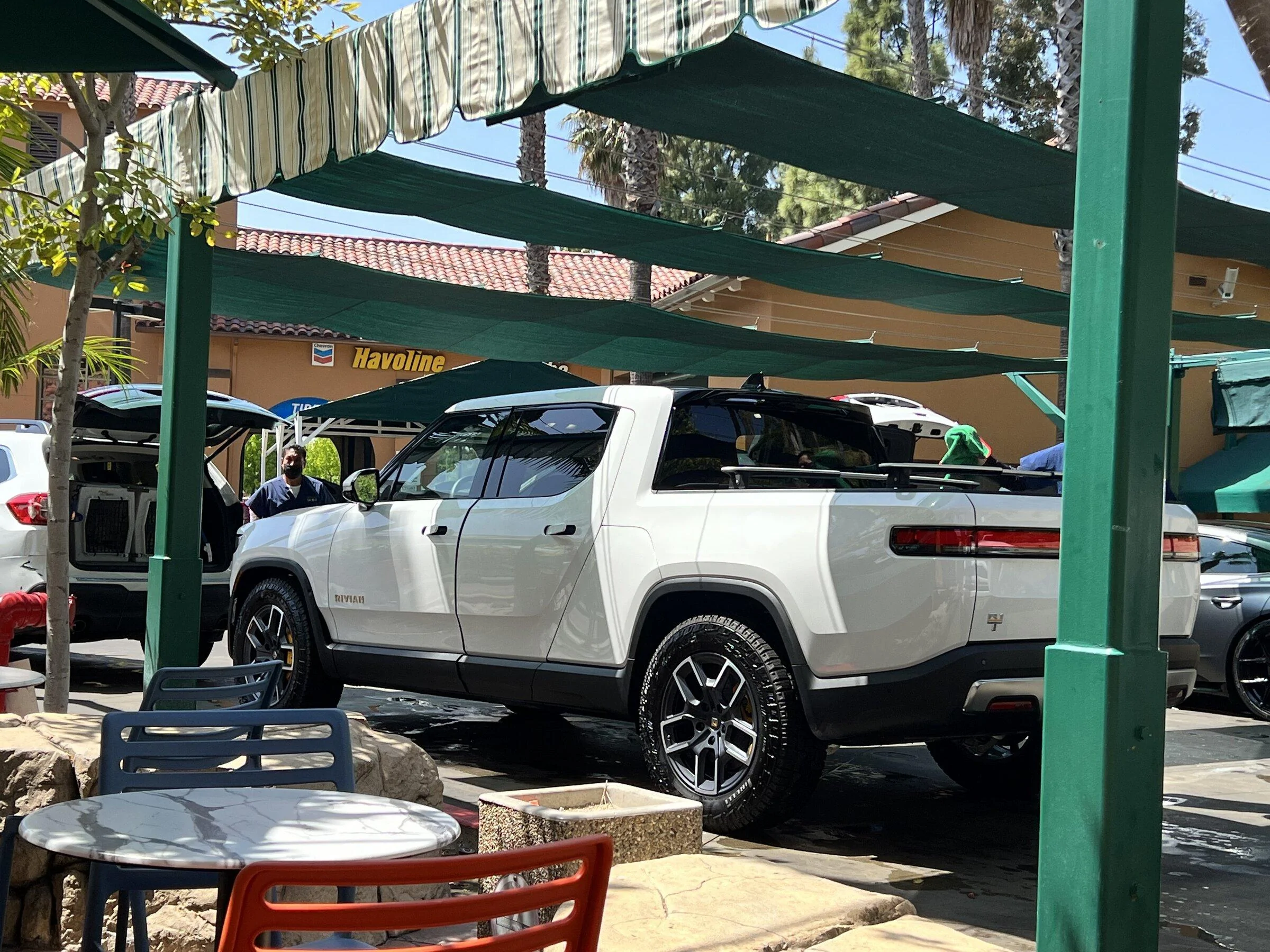 Rivian R1T R1S Gave Car Wash mode a try E102A6F1-2E35-4E92-8B69-706A6E5FEE61