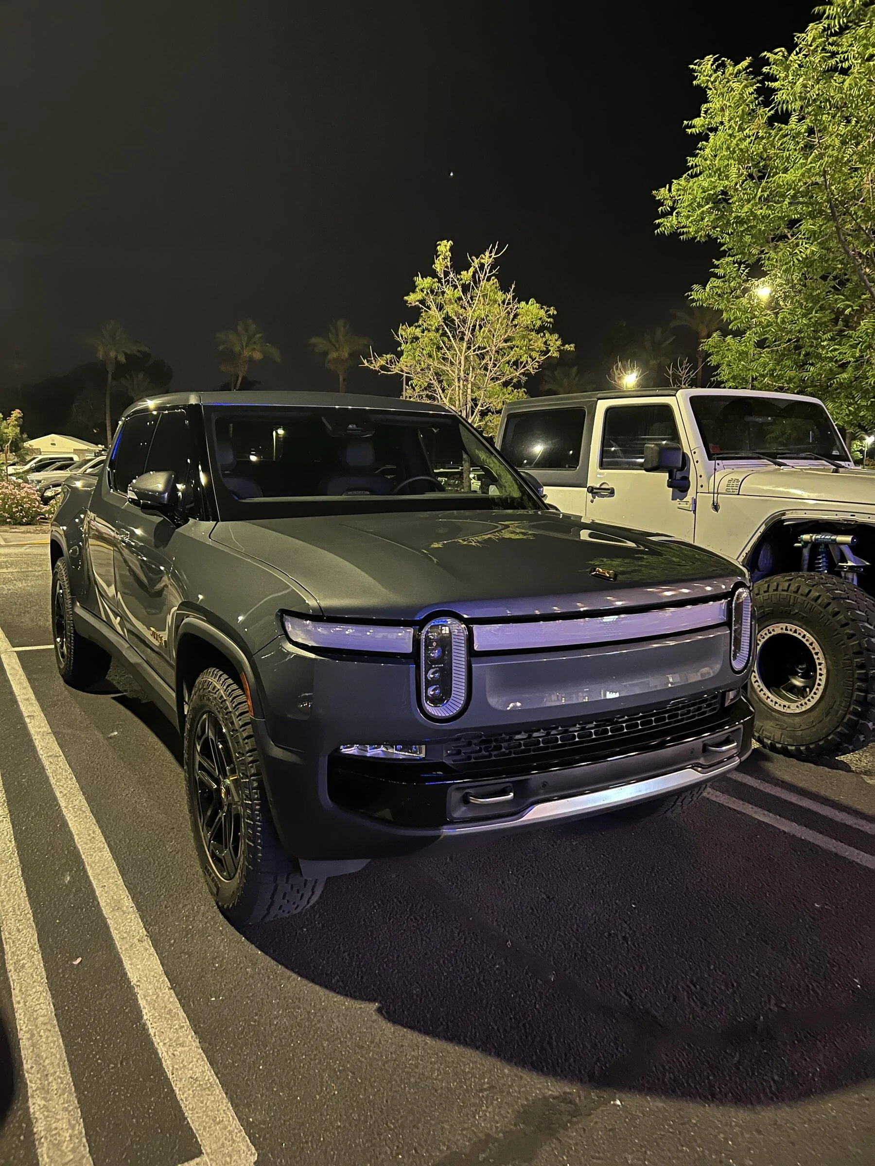 Rivian R1T R1S El CAP GRANITE Rivian Photos 302E923E-5423-47D2-8963-CAD24F3C74C0