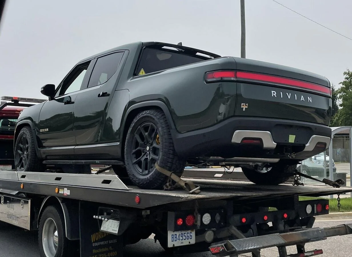 Rivian R1T R1S FOREST GREEN R1T Photos DB84DEF9-A502-451A-BA75-A6024504D7A4