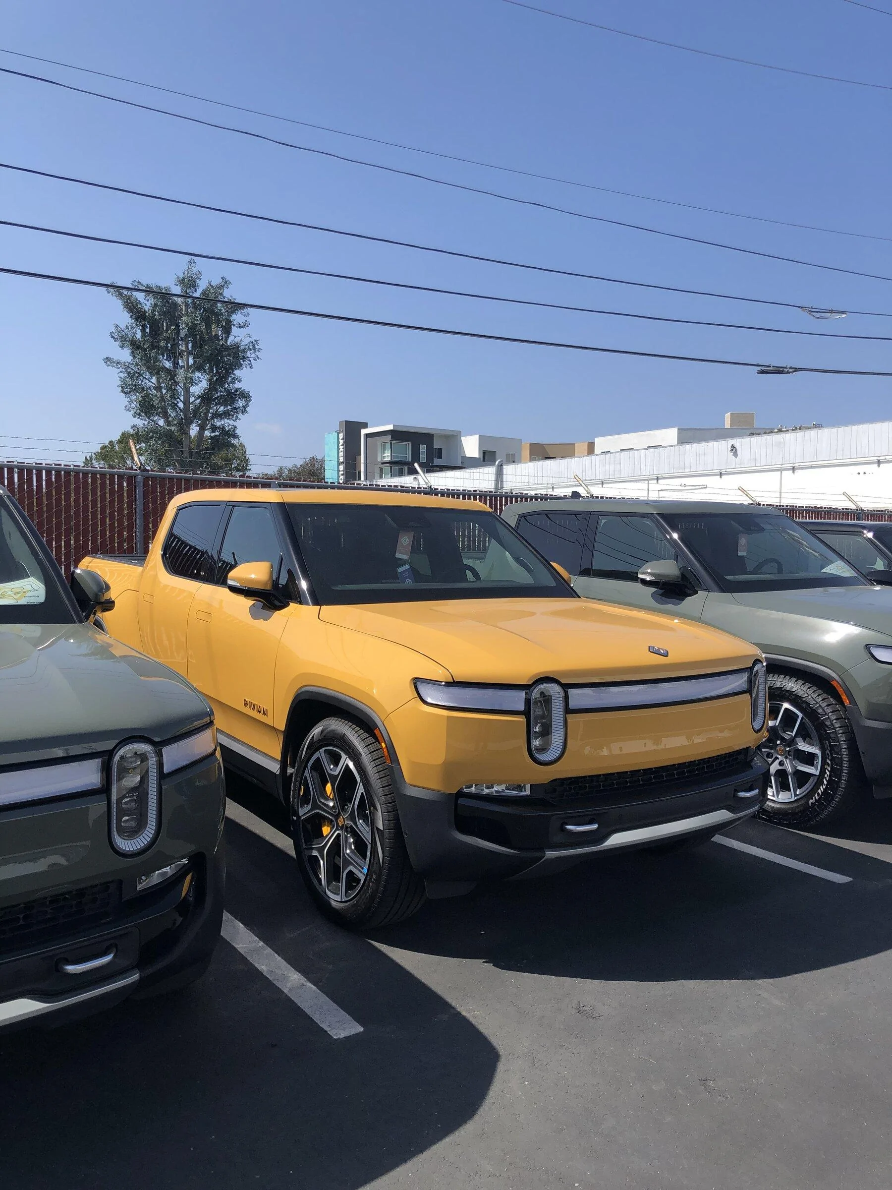 Rivian R1T R1S A Look Around Costa Mesa Rivian Service Center 5/1 - Showing All Production Colors BC8C9404-D1F3-4A83-843E-21482FE7EF9E