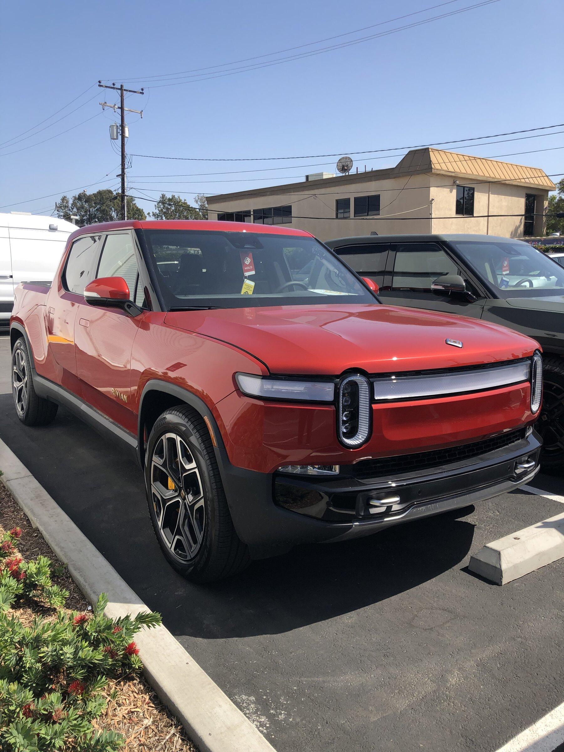 Rivian R1T R1S A Look Around Costa Mesa Rivian Service Center 5/1 - Showing All Production Colors E2A6CB73-389C-4345-8BF6-5FB32223B7A3