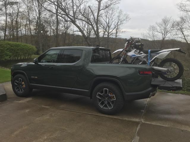 Rivian R1T R1S FOREST GREEN R1T Photos IMG_7547