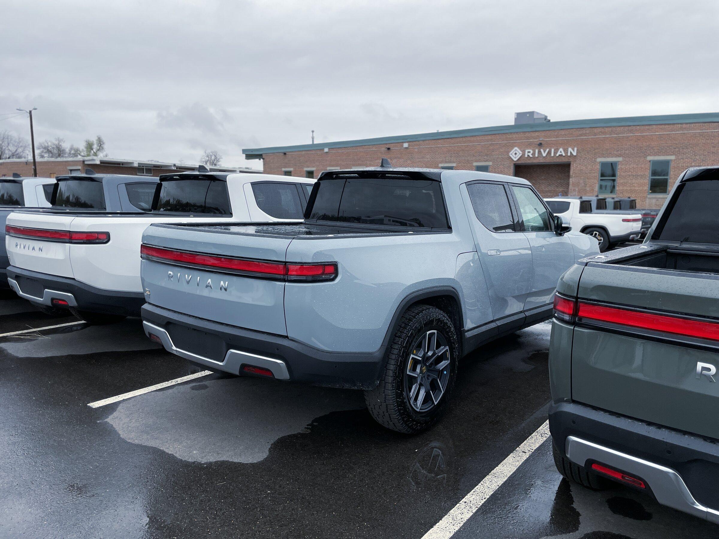 Rivian R1T R1S LIMESTONE R1T Photos F793526C-5204-4E54-A9D2-A74FF2084485
