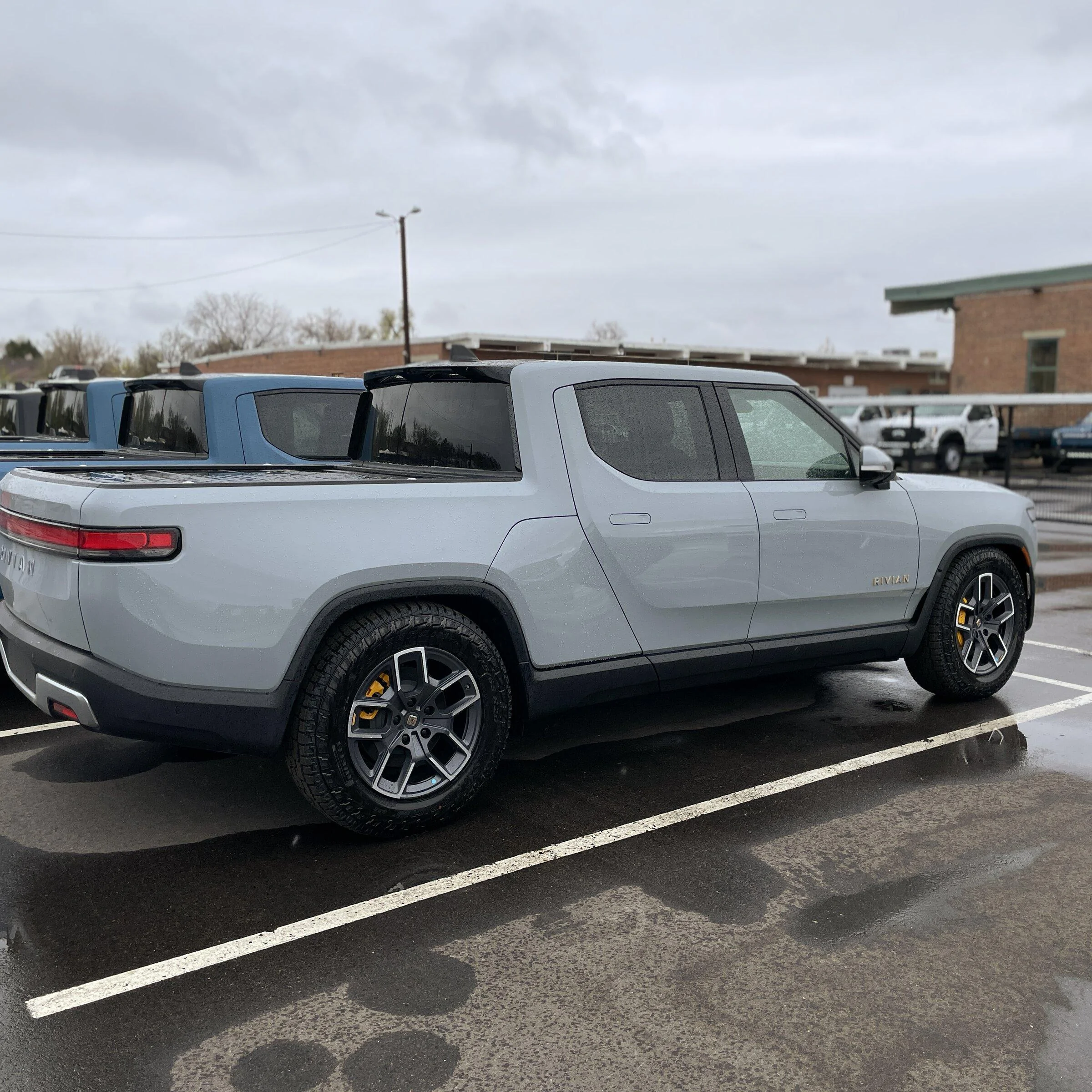 Rivian R1T R1S LIMESTONE R1T Photos 4613471F-7624-4071-8F73-A8645F1AD579
