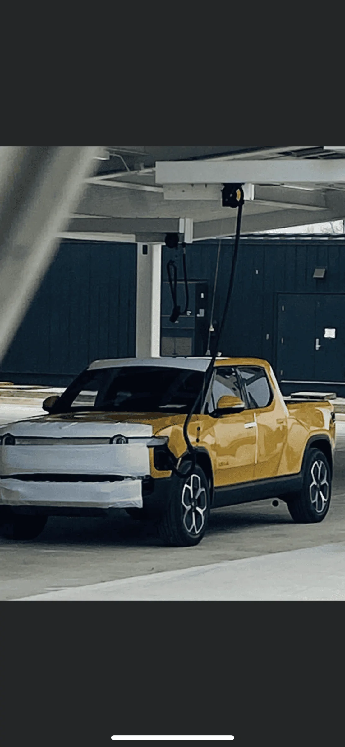 Rivian R1T R1S COMPASS YELLOW R1T Photos D80DFAF8-9CA5-4F22-84BE-30C2759C9874