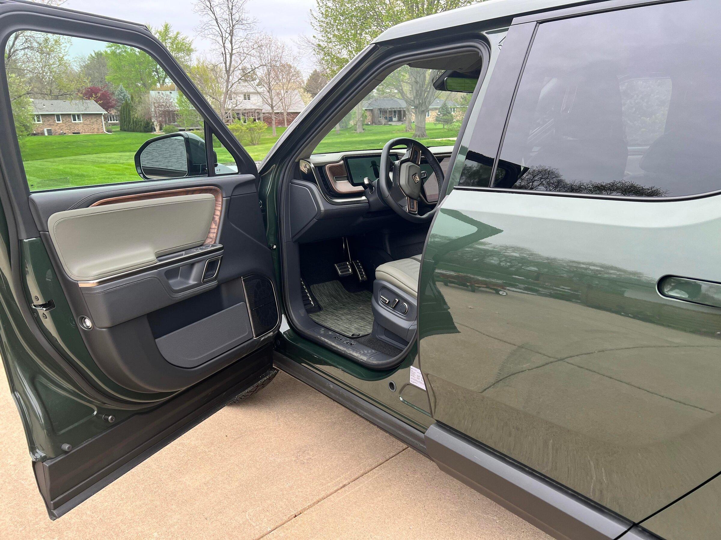 Rivian R1T R1S May/June Deliveries Thread forest-edge-interior-rivian-r1t-delivered-6-