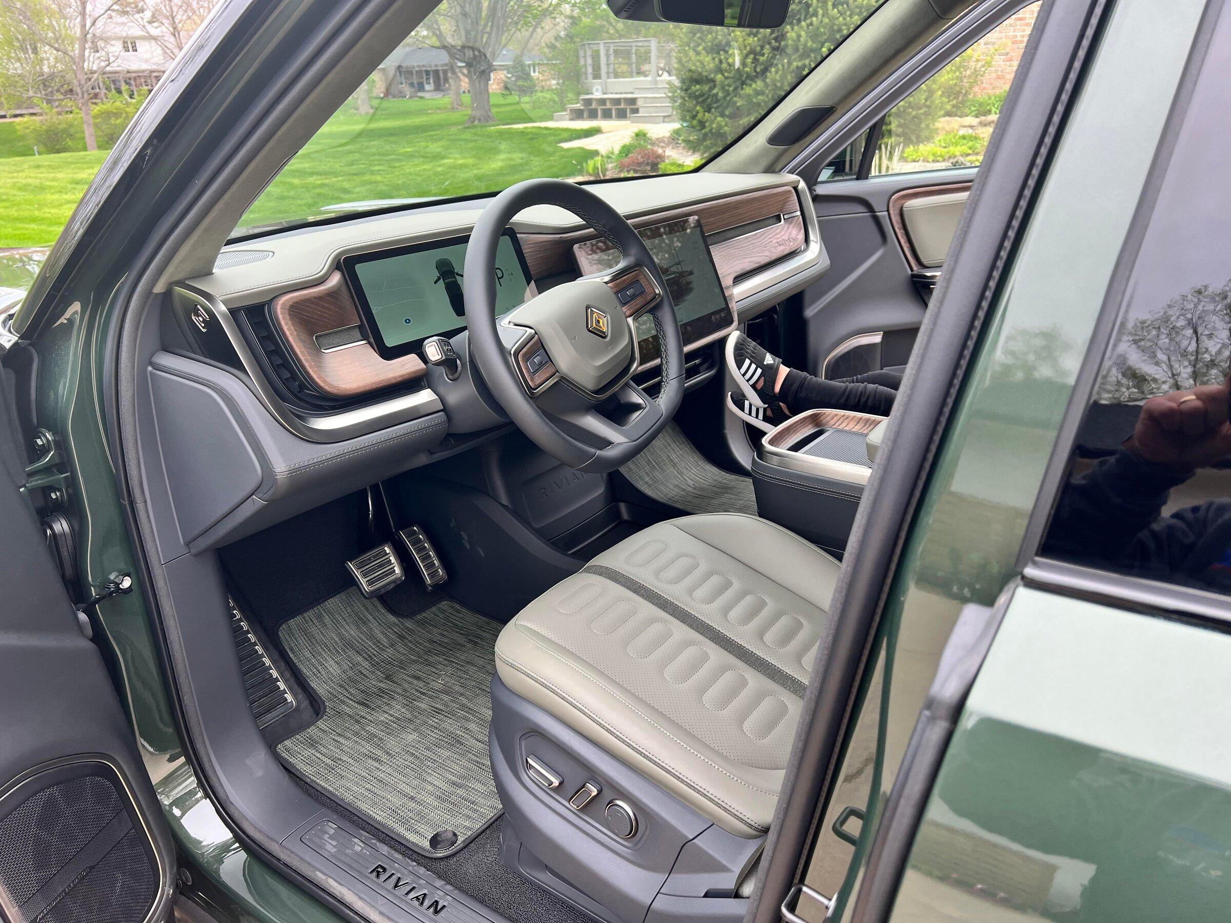 Rivian R1T R1S May/June Deliveries Thread forest-edge-interior-rivian-r1t-delivered-5-