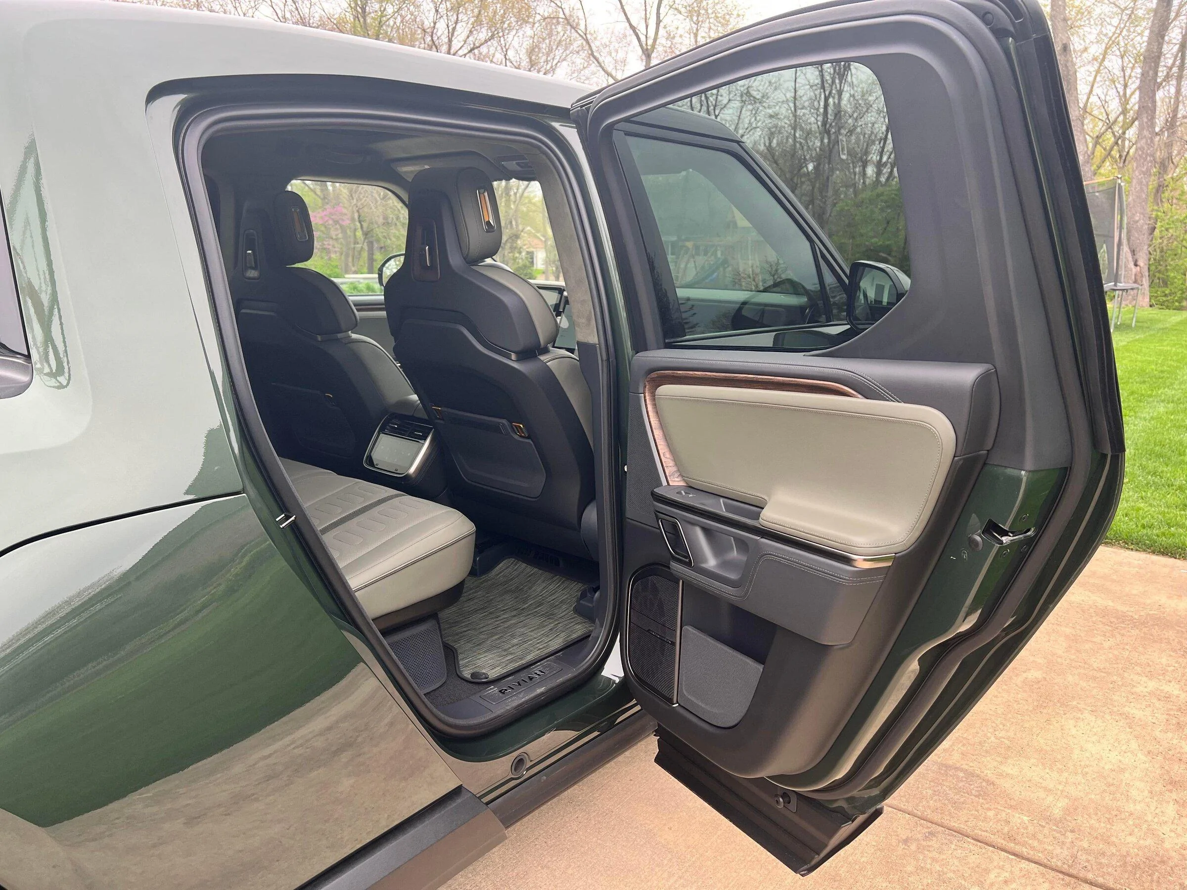 Rivian R1T R1S May/June Deliveries Thread forest-edge-interior-rivian-r1t-delivered-3-jpg