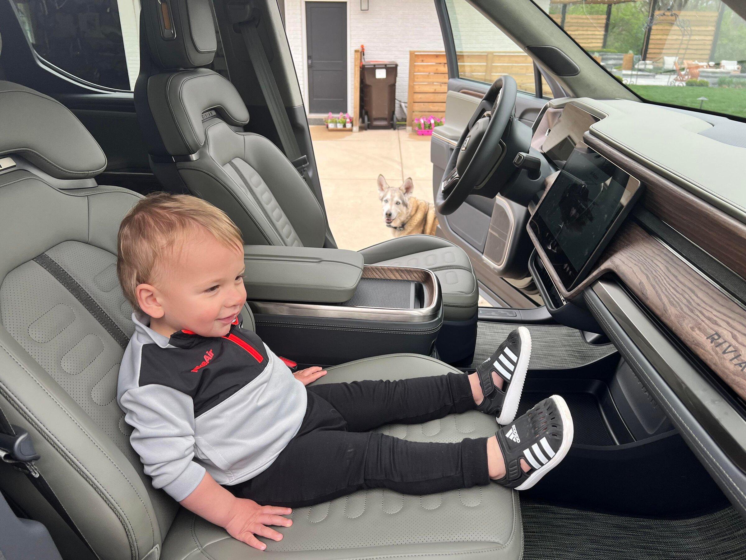 Rivian R1T R1S May/June Deliveries Thread forest-edge-interior-rivian-r1t-delivered-7-