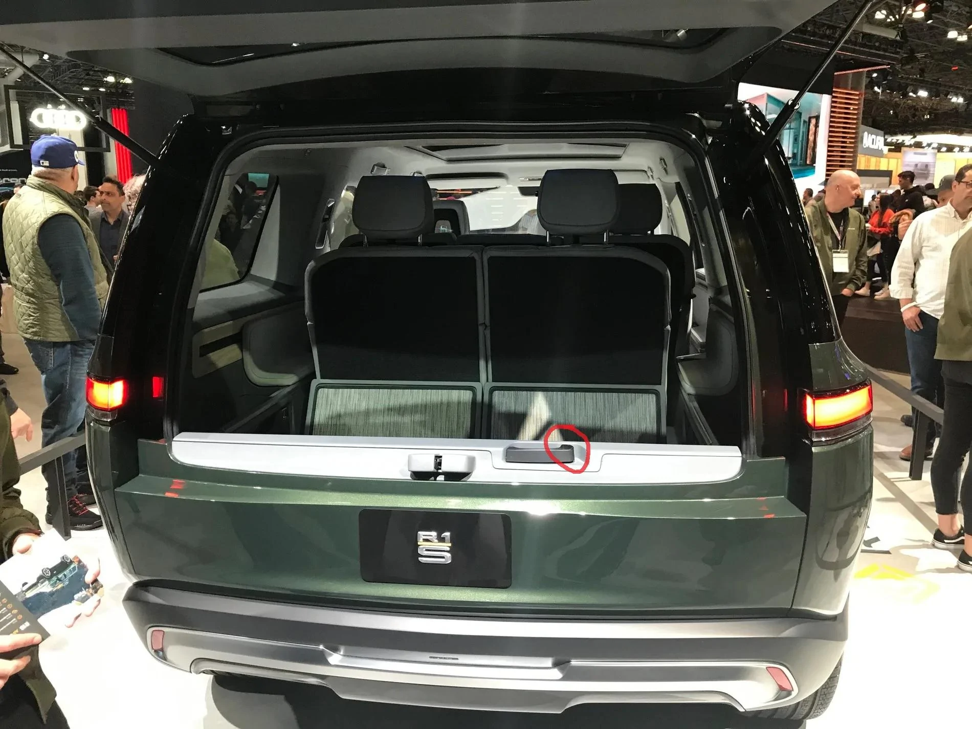Rivian R1T R1S R1S Owners Guide Manual Available! ? (August 22, 2022) R1S Rear
