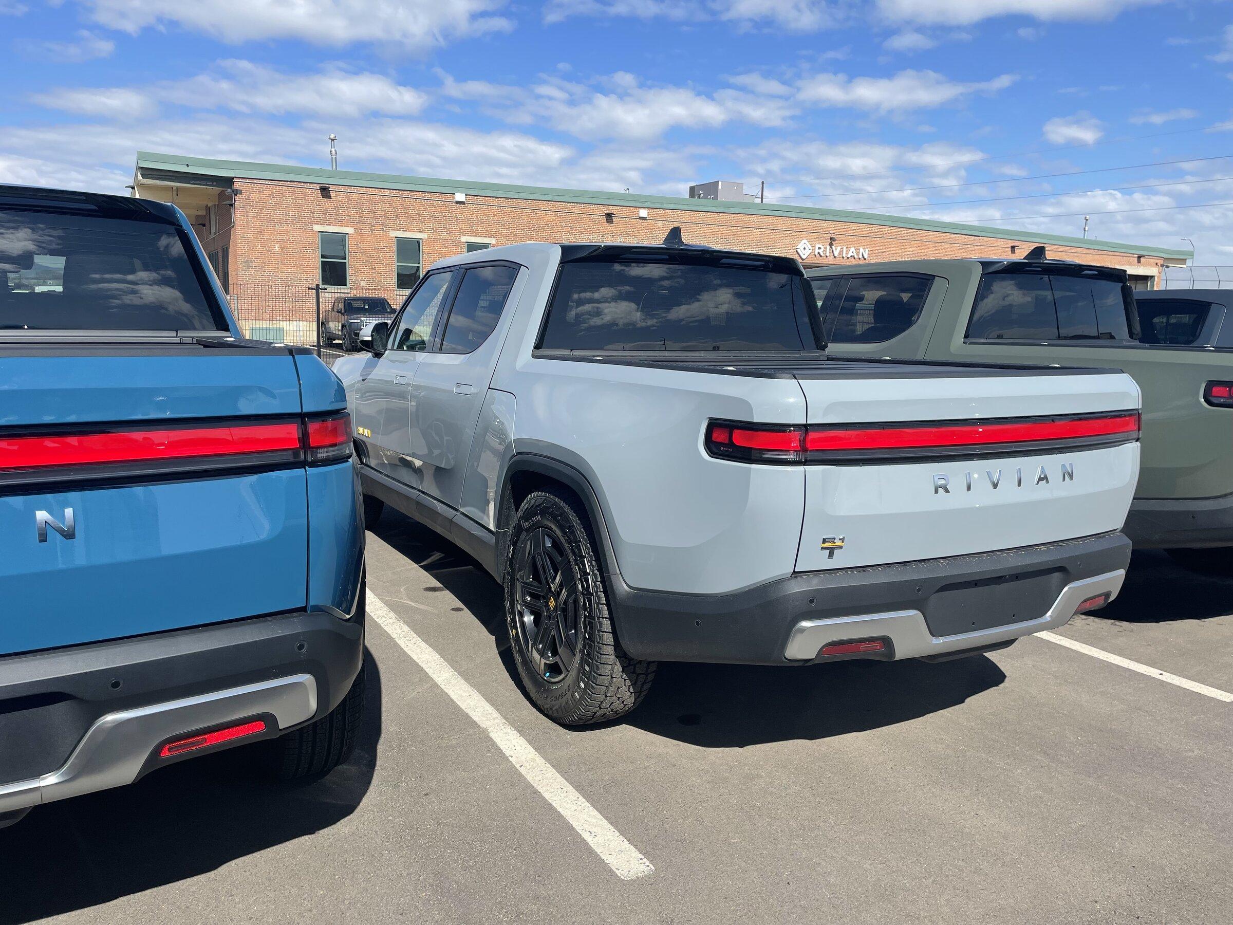 Rivian R1T R1S LIMESTONE R1T Photos BC4465F6-927B-4554-B759-18D5812F52D3